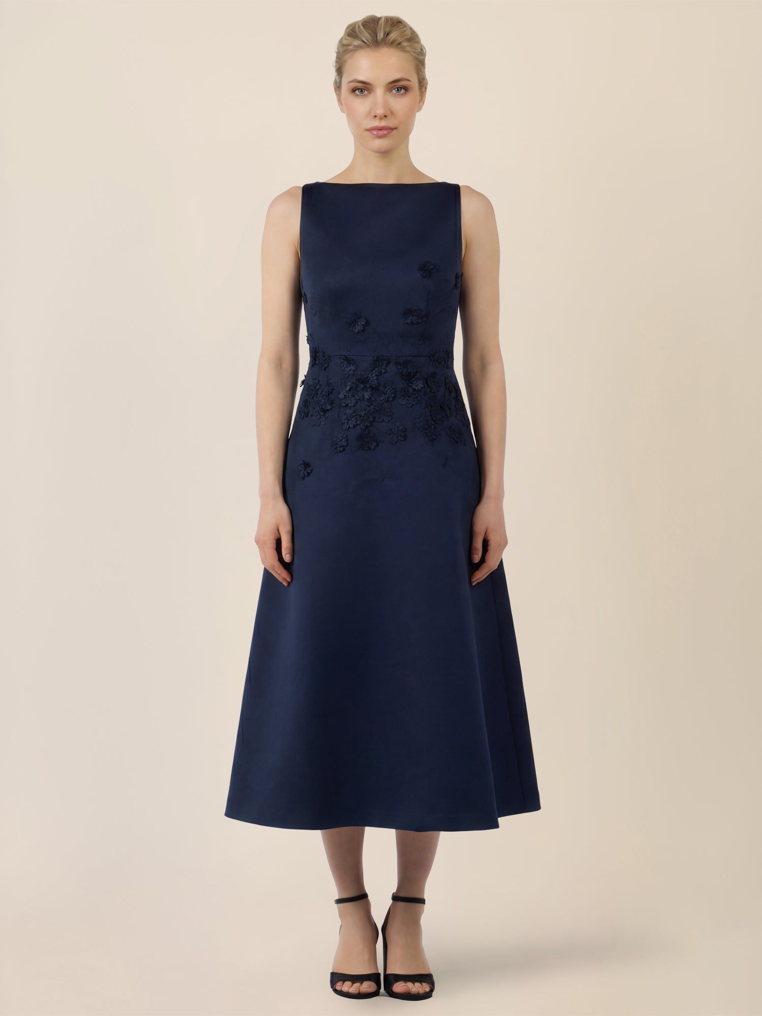 APART Elegantes Kleid mit floraler 3D-Stickerei | nachtblau