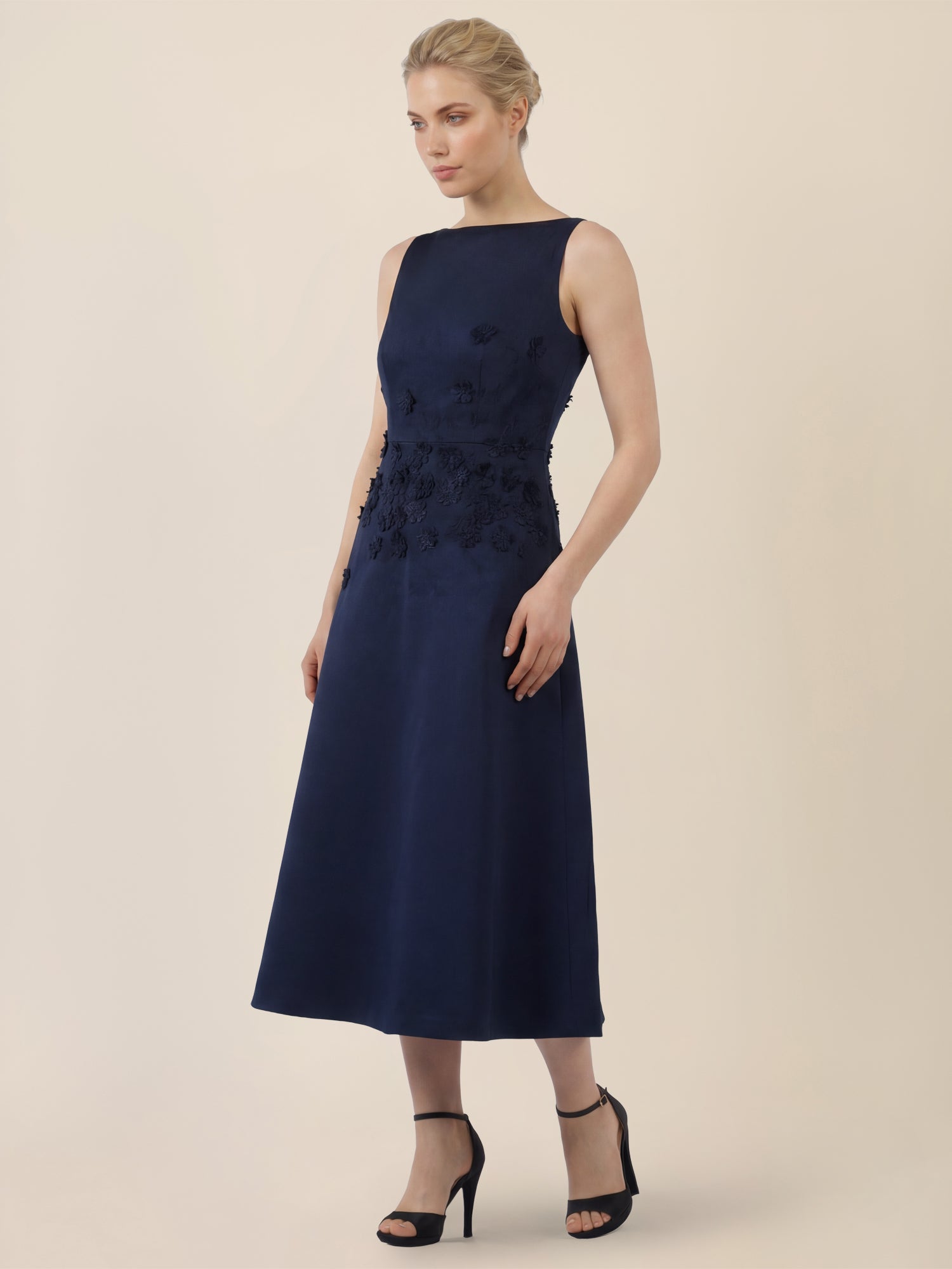 APART Elegantes Kleid mit floraler 3D-Stickerei | nachtblau