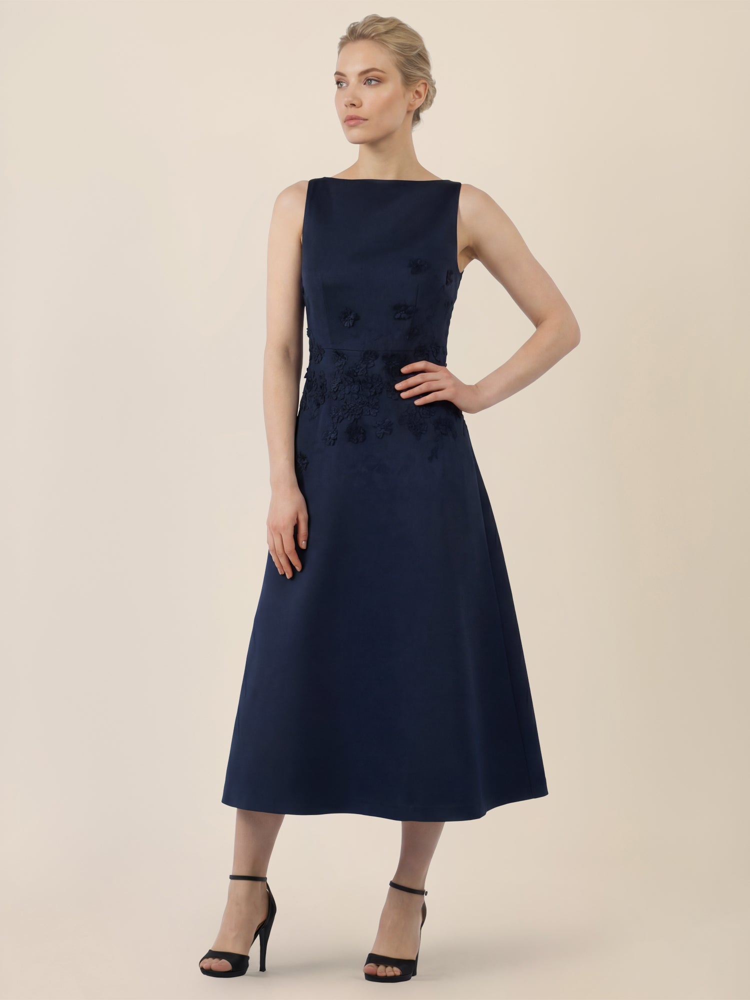 APART Elegantes Kleid mit floraler 3D-Stickerei | nachtblau