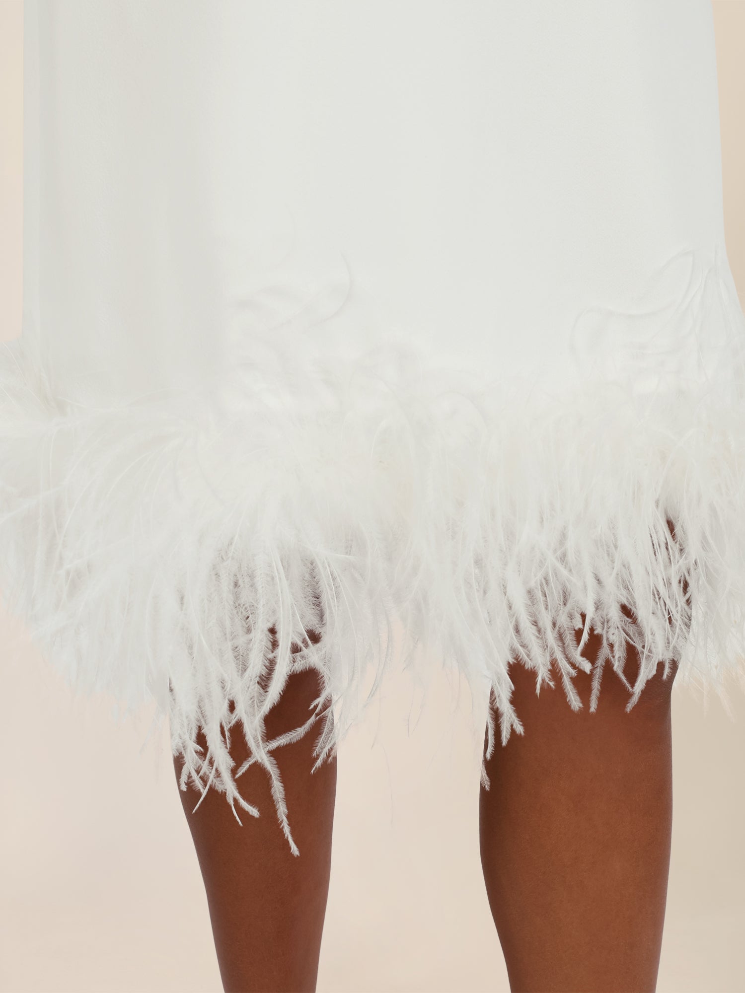 APART Kleid mit Federsaum | creme