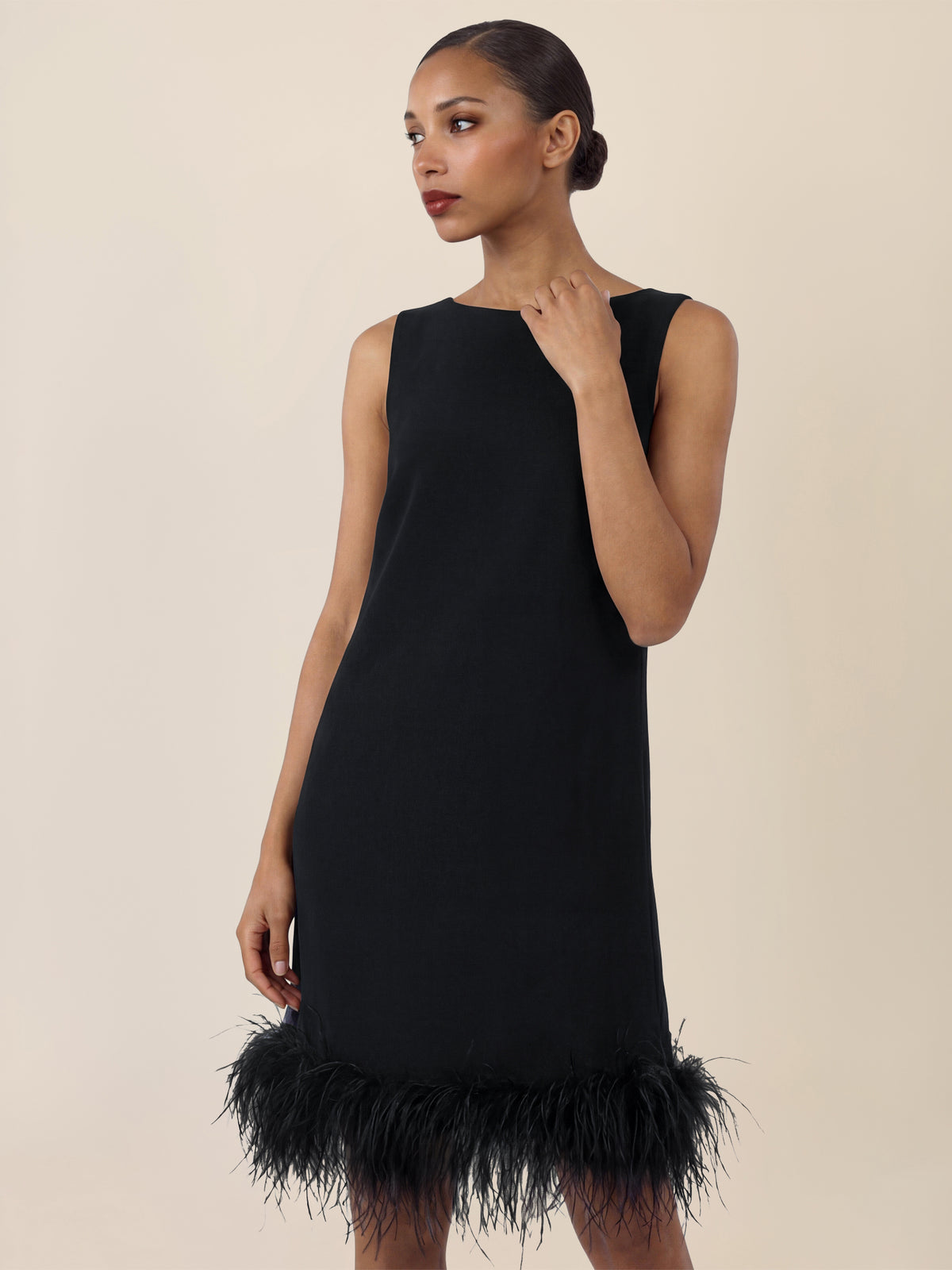 APART Kleid mit Federsaum | schwarz