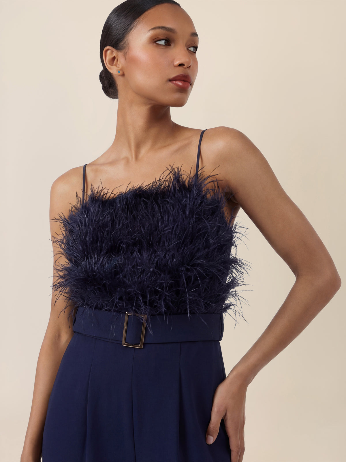 APART Federbesetzter Abendoverall mit Gürtel | nachtblau