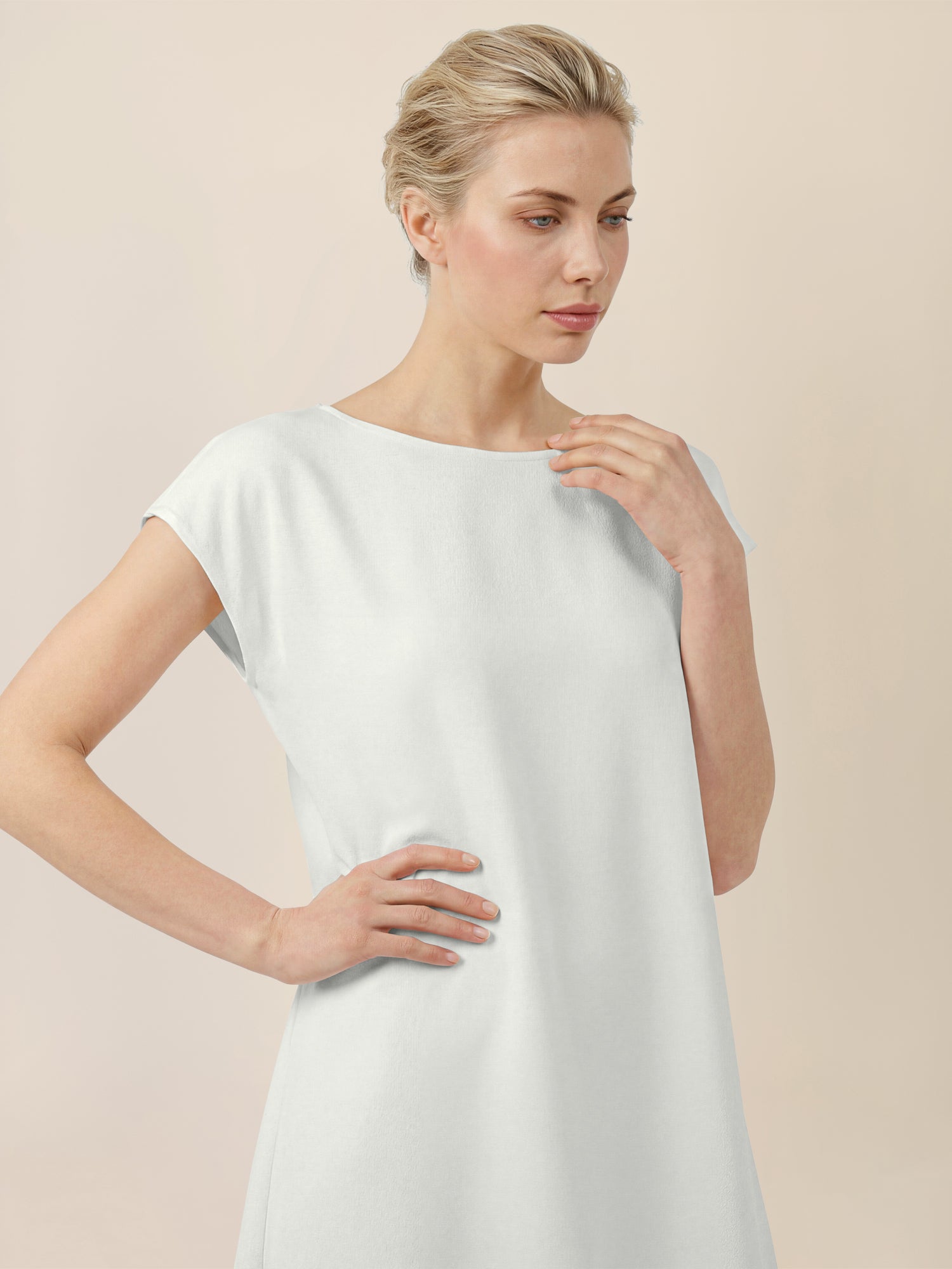 APART Oversized Kleid mit asymmetrischem Saum | creme