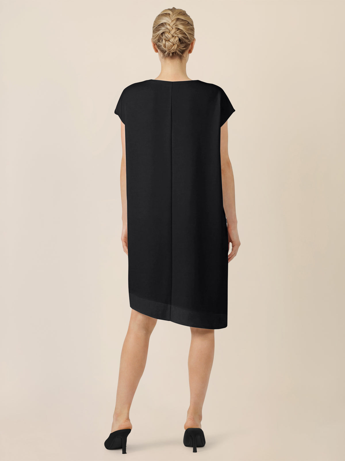 APART Oversized Kleid mit asymmetrischem Saum | schwarz