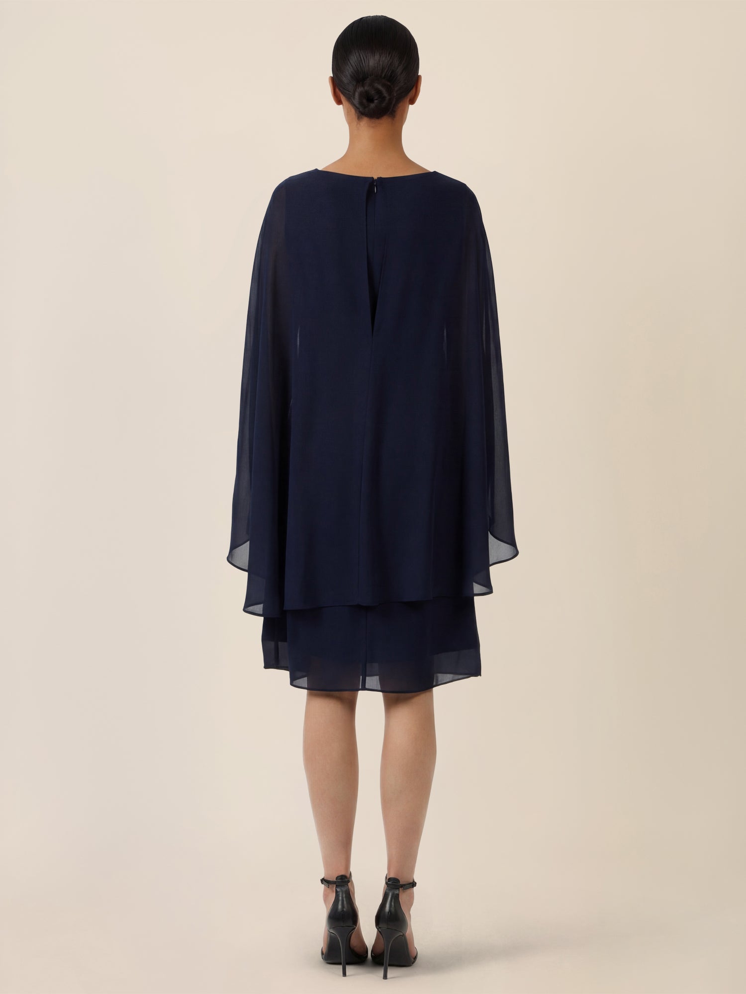 APART Fließendes Chiffonkleid mit Volantärmeln | nachtblau
