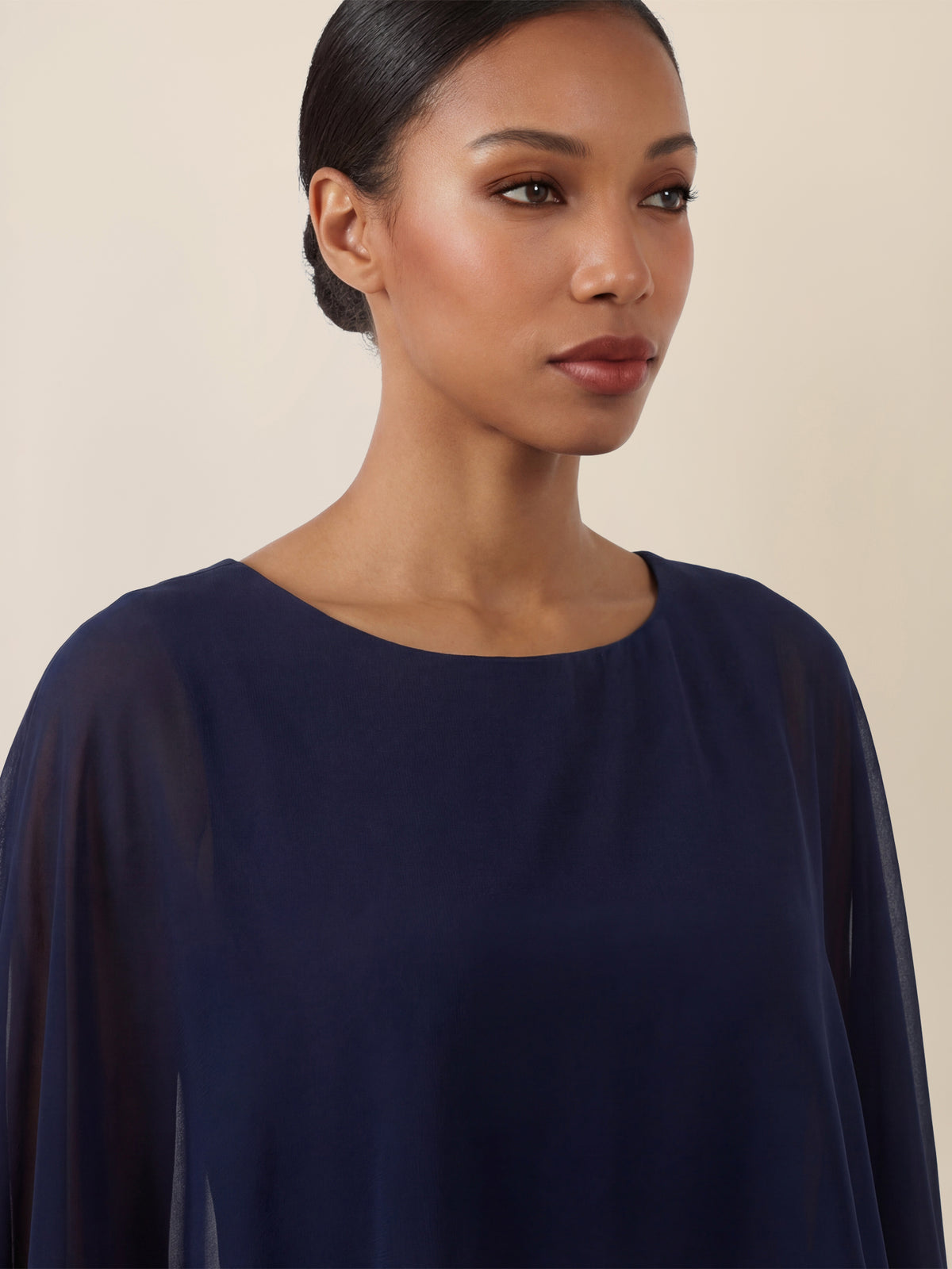 APART Fließendes Chiffonkleid mit Volantärmeln | nachtblau