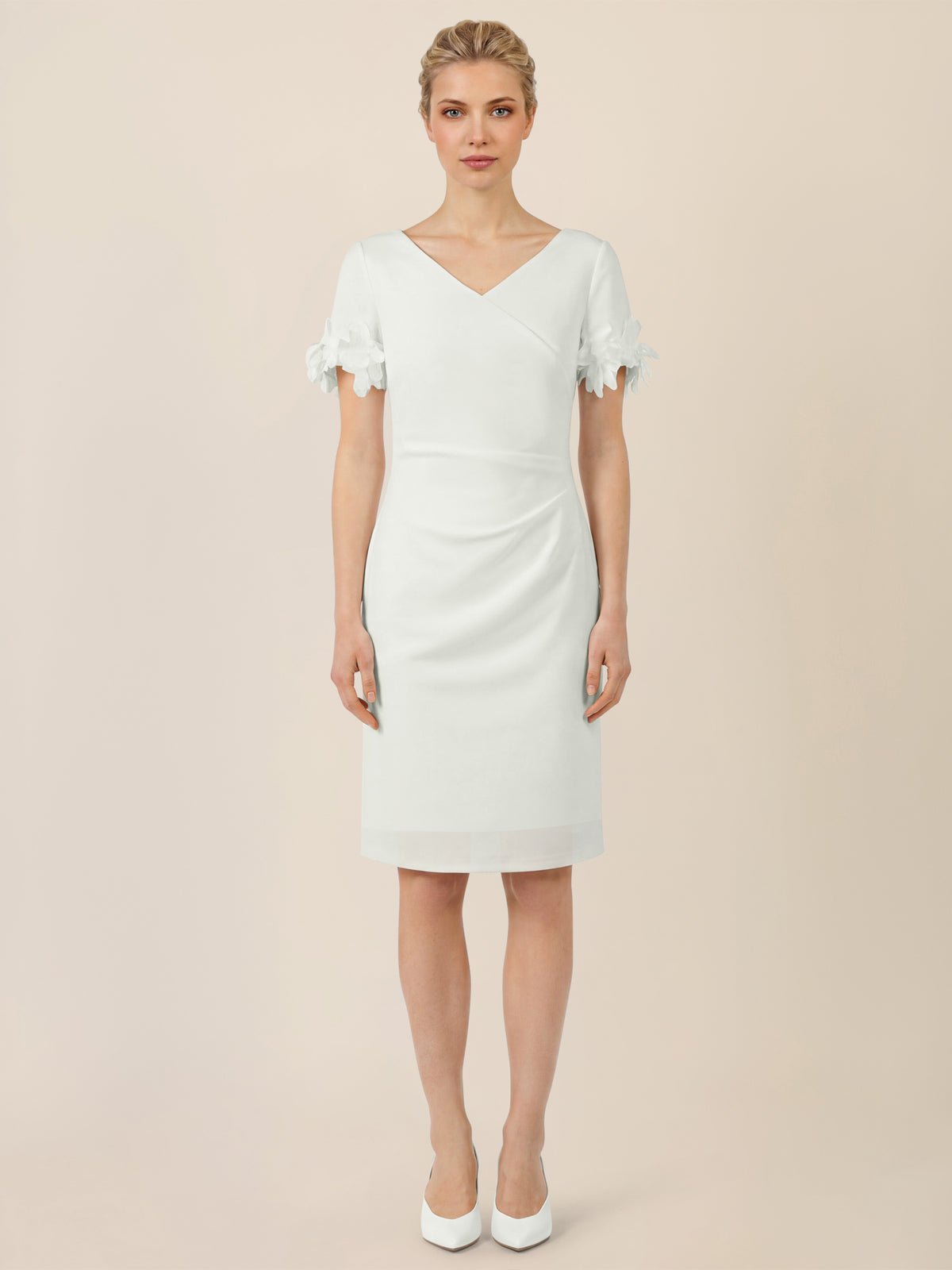 APART Elegantes Etuikleid mit floralen Ärmeldetails | creme