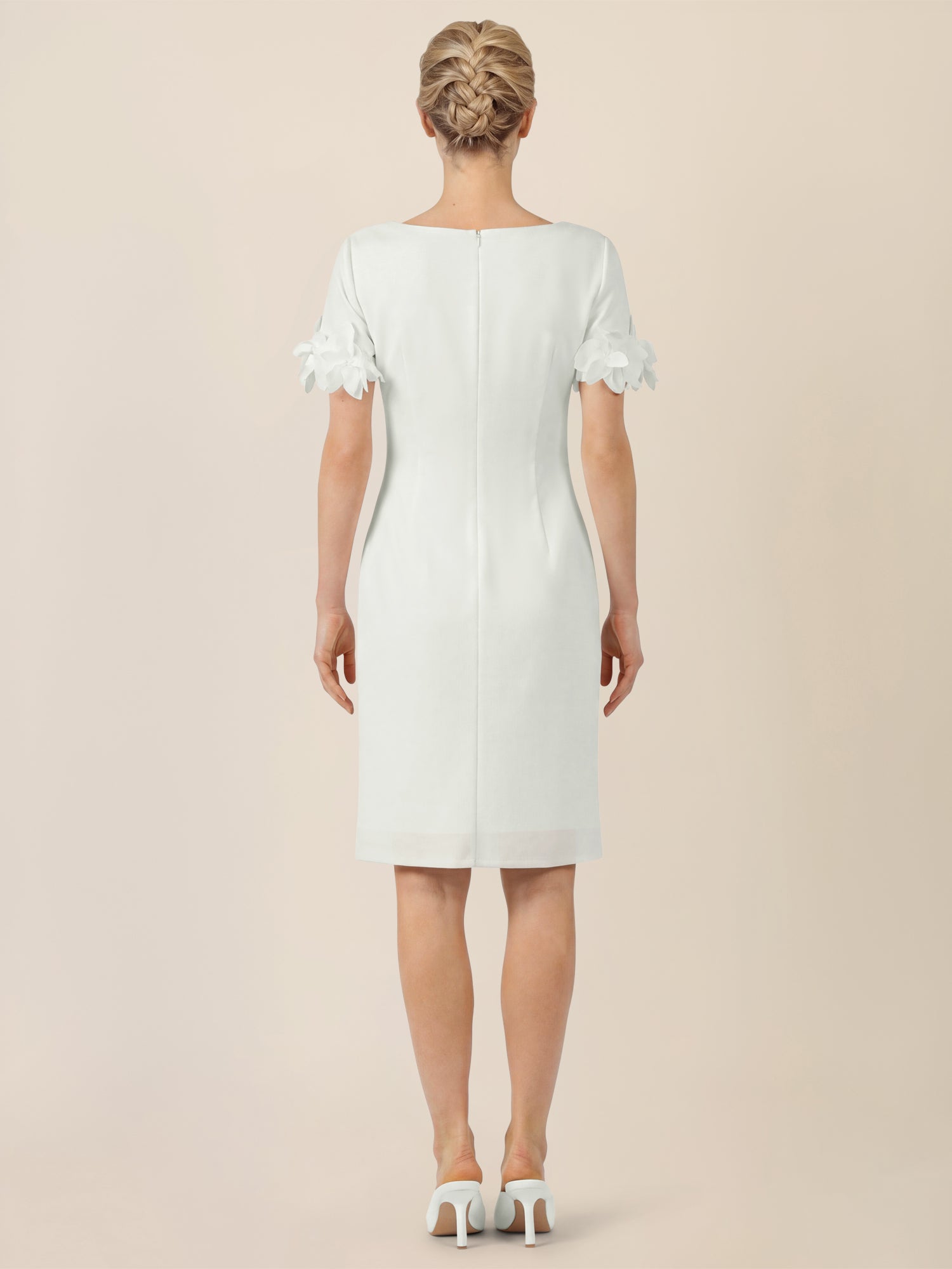 APART Elegantes Etuikleid mit floralen Ärmeldetails | creme