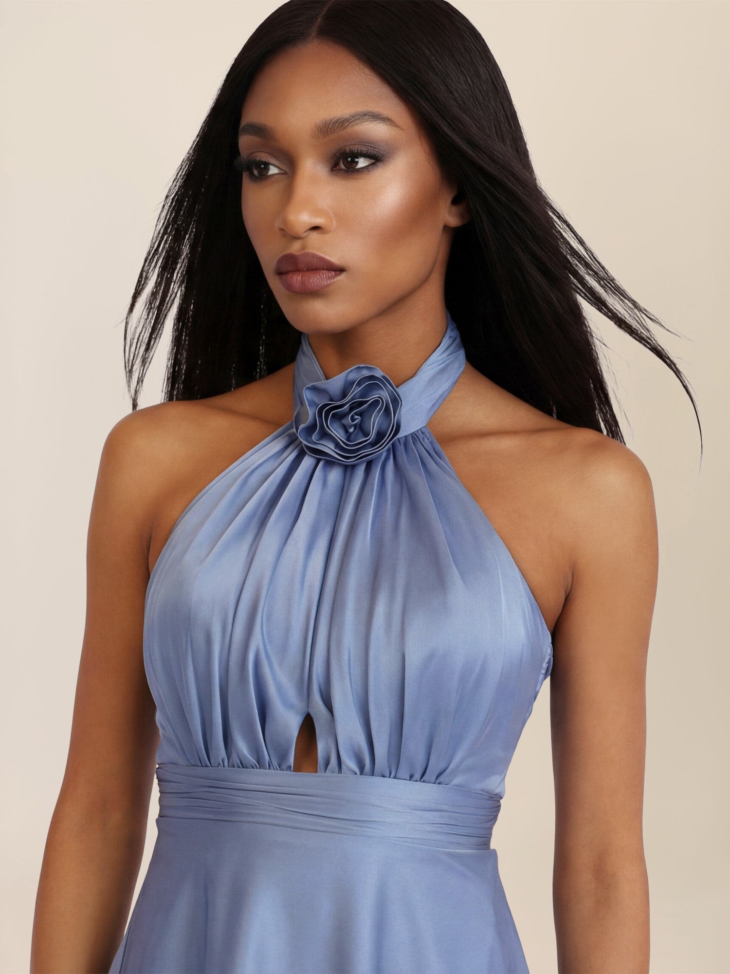 APART Elegantes Satin-Maxikleid mit Rosendetail | rauchblau