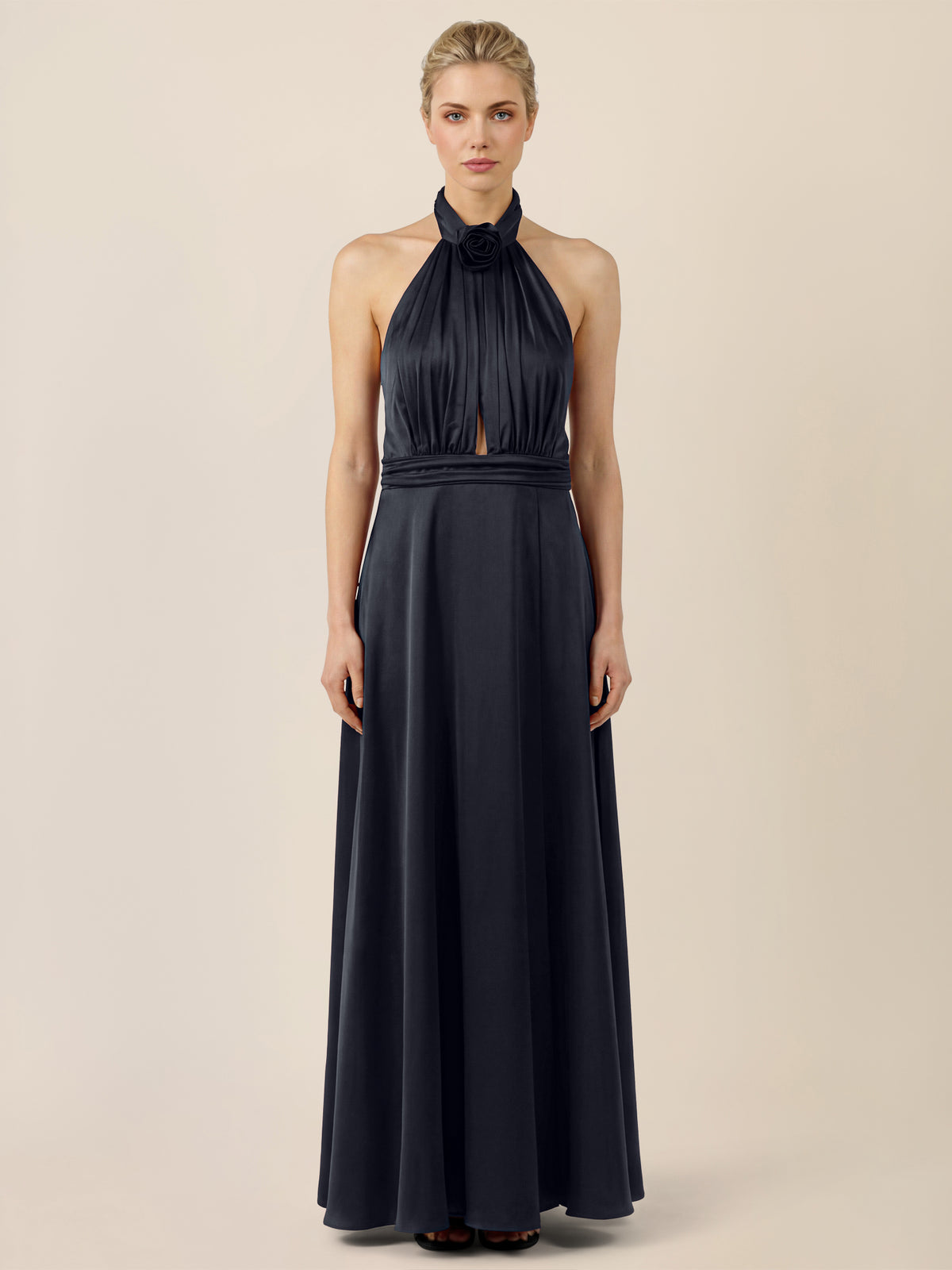 APART Elegantes Satin-Maxikleid mit Rosendetail | nachtblau