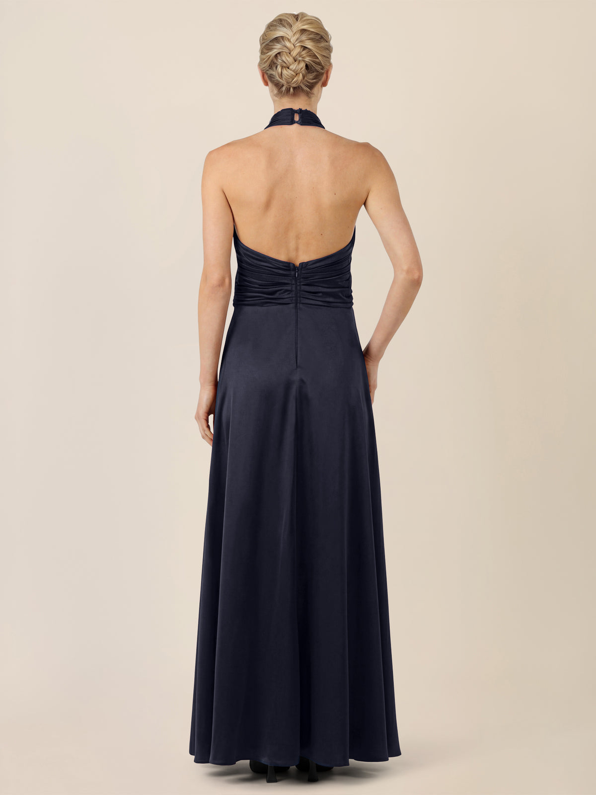 APART Elegantes Satin-Maxikleid mit Rosendetail | nachtblau