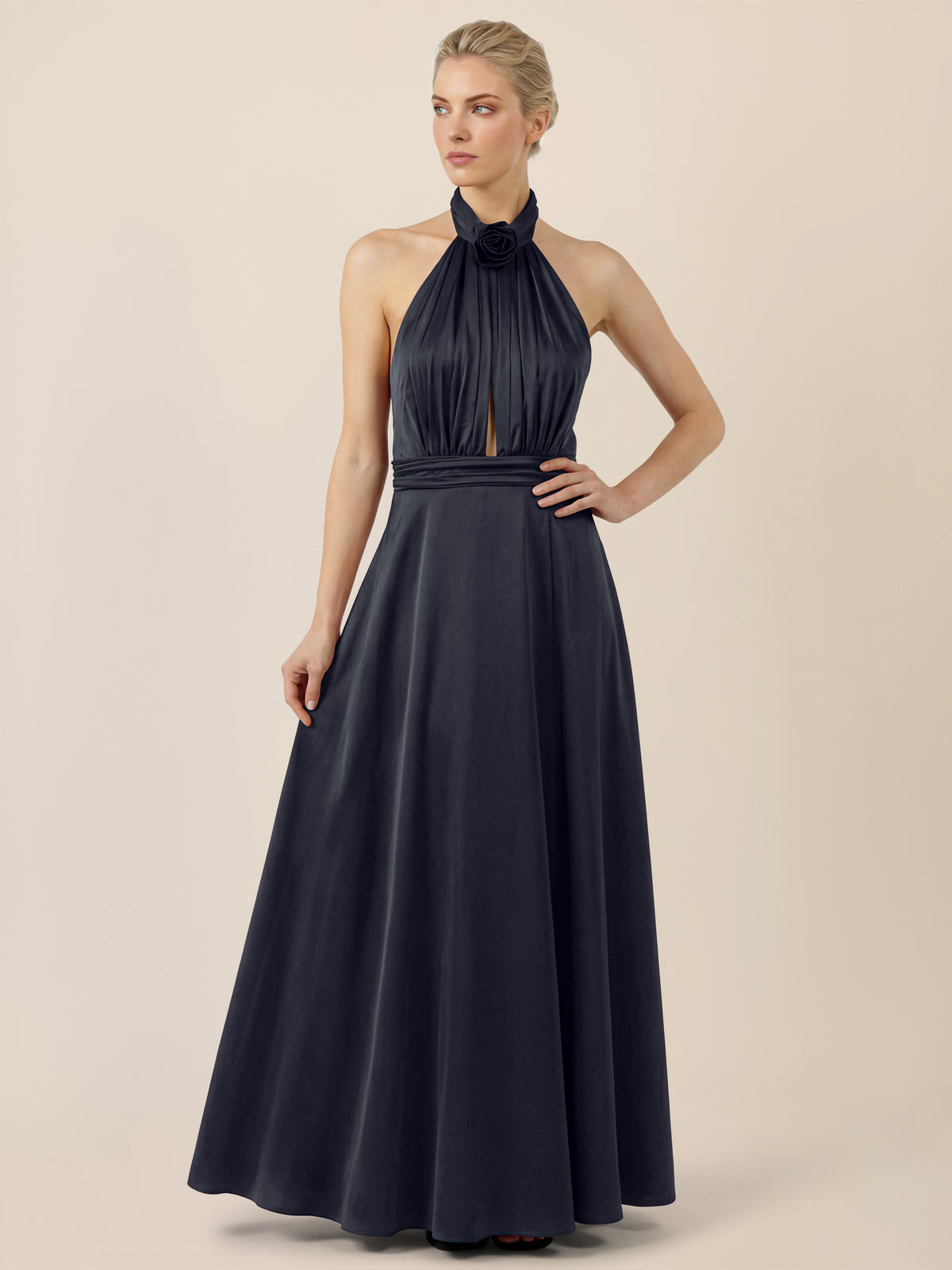 APART Elegantes Satin-Maxikleid mit Rosendetail | nachtblau