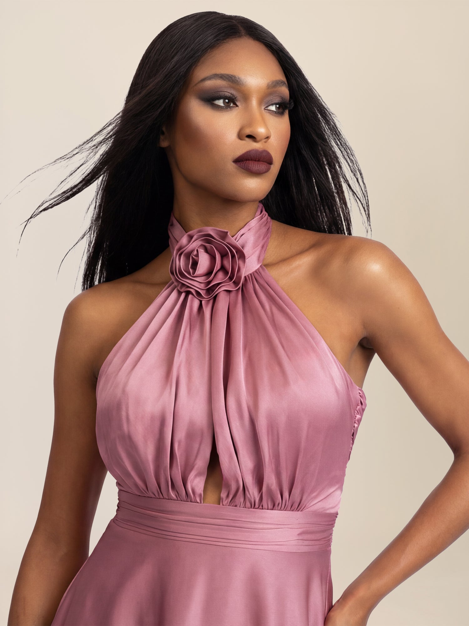 APART Elegantes Satin-Maxikleid mit Rosendetail | rosé