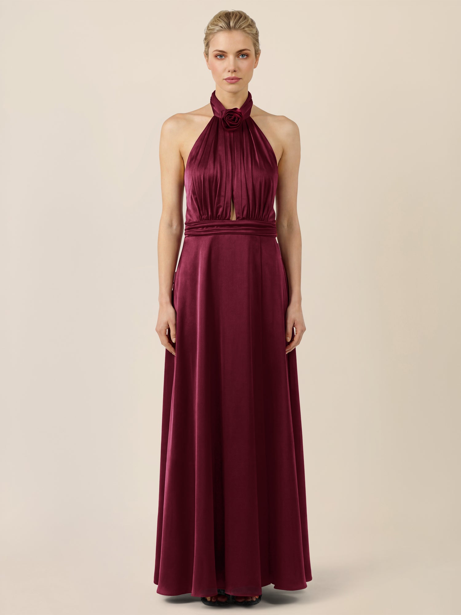 APART Elegantes Satin-Maxikleid mit Rosendetail | weinrot