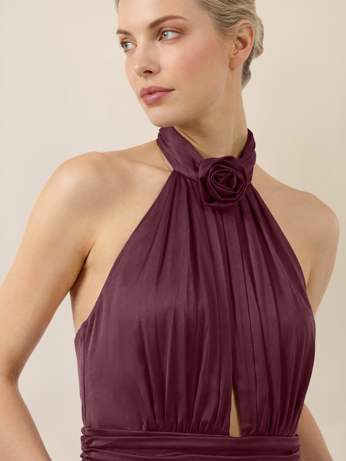 APART Elegantes Satin-Maxikleid mit Rosendetail | weinrot