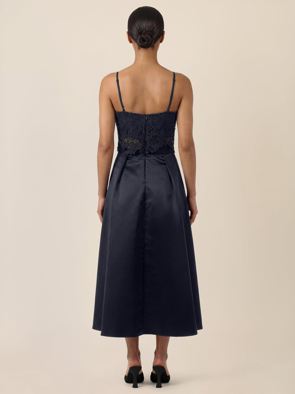 APART Satinkleid mit A-Linienrock und Spaghettiträgern | nachtblau