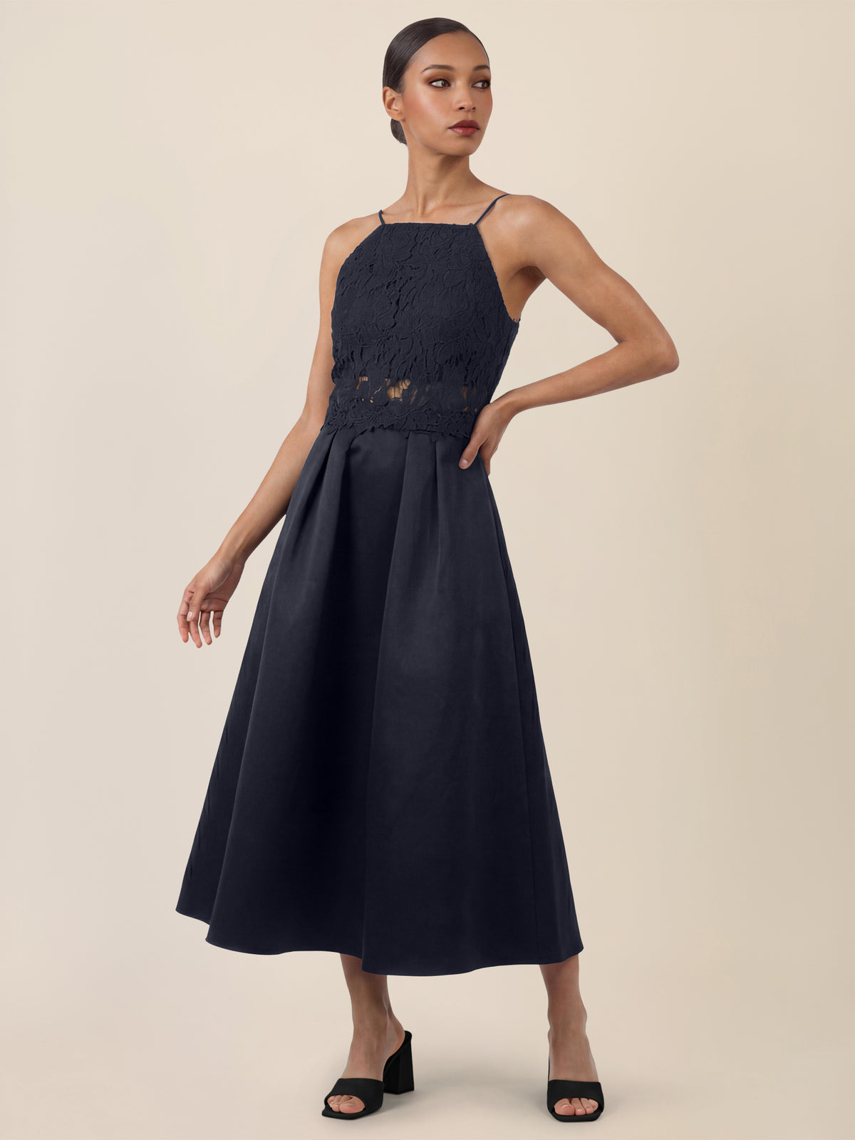 APART Satinkleid mit A-Linienrock und Spaghettiträgern | nachtblau