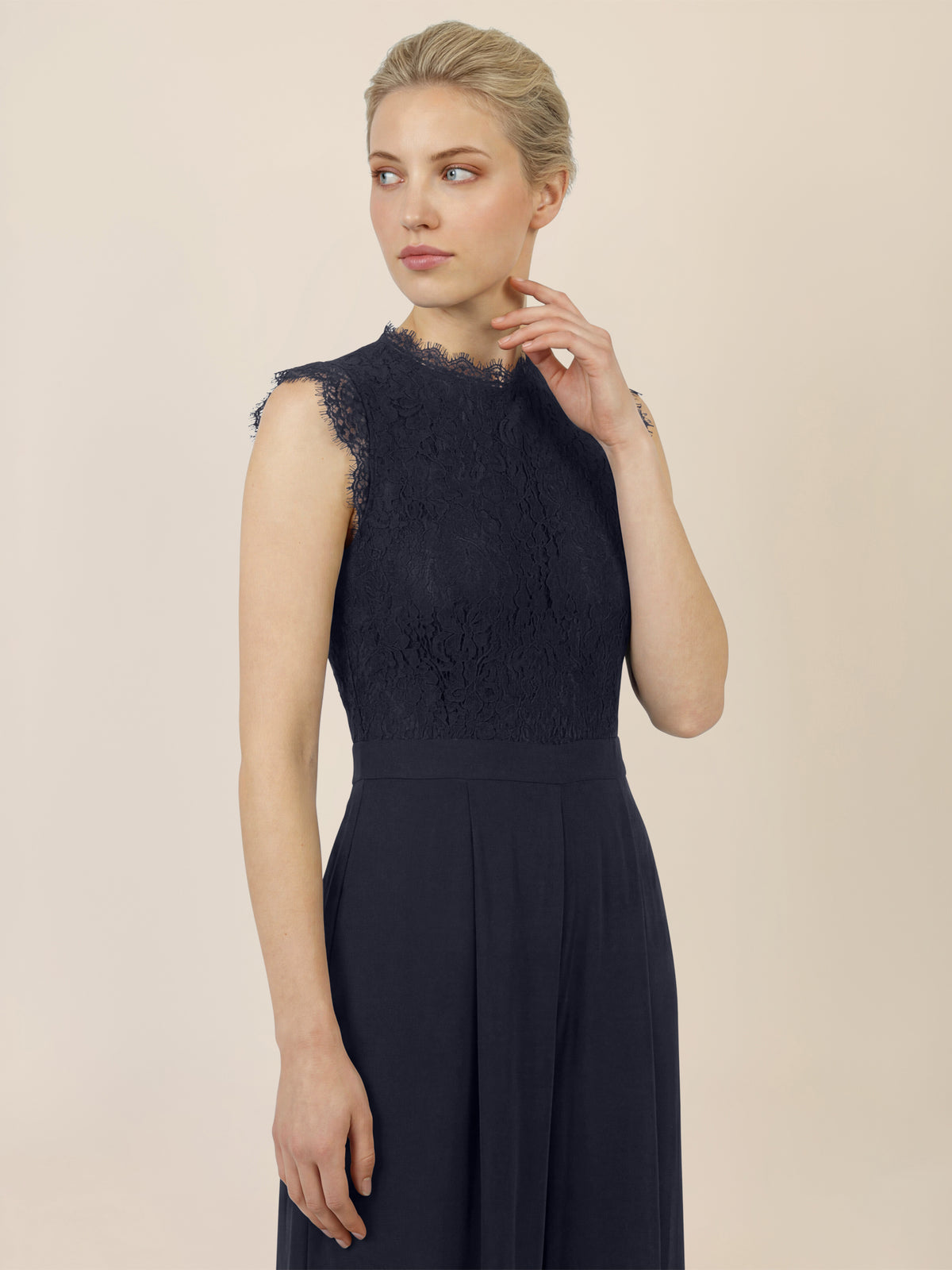 APART Abendoverall mit Spitzentop und weitem Bein | nachtblau