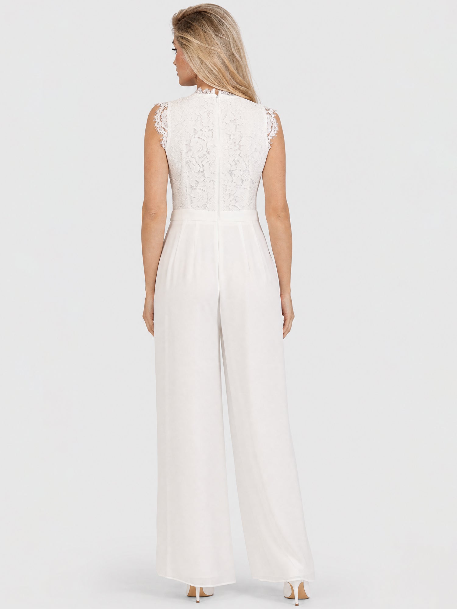 APART Abendoverall mit Spitzentop und weitem Bein | creme