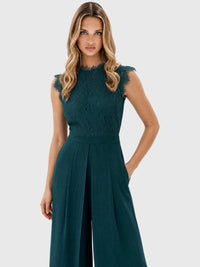 APART Abendoverall mit Spitzentop und weitem Bein | emerald