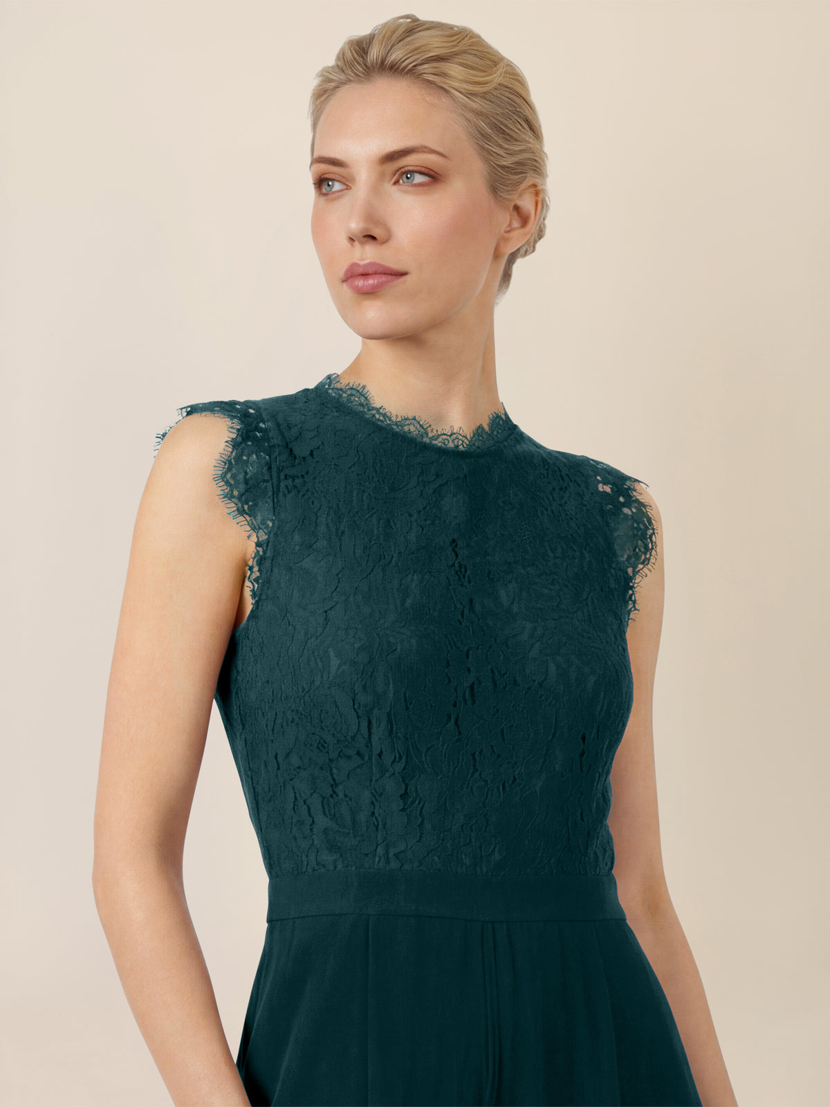 APART Abendoverall mit Spitzentop und weitem Bein | emerald