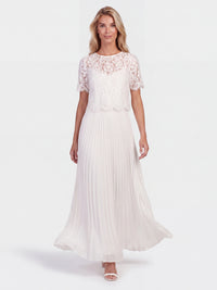APART Elegantes Maxikleid mit Spitzenoberteil und Plisseerock | creme