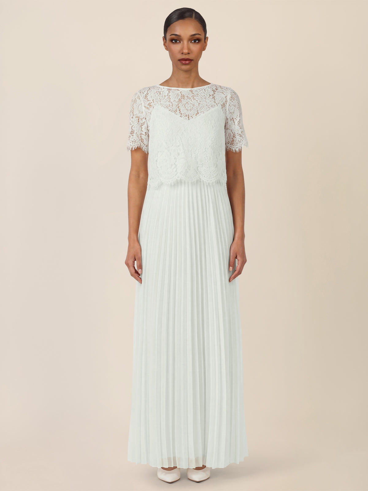 APART Elegantes Maxikleid mit Spitzenoberteil und Plisseerock | creme