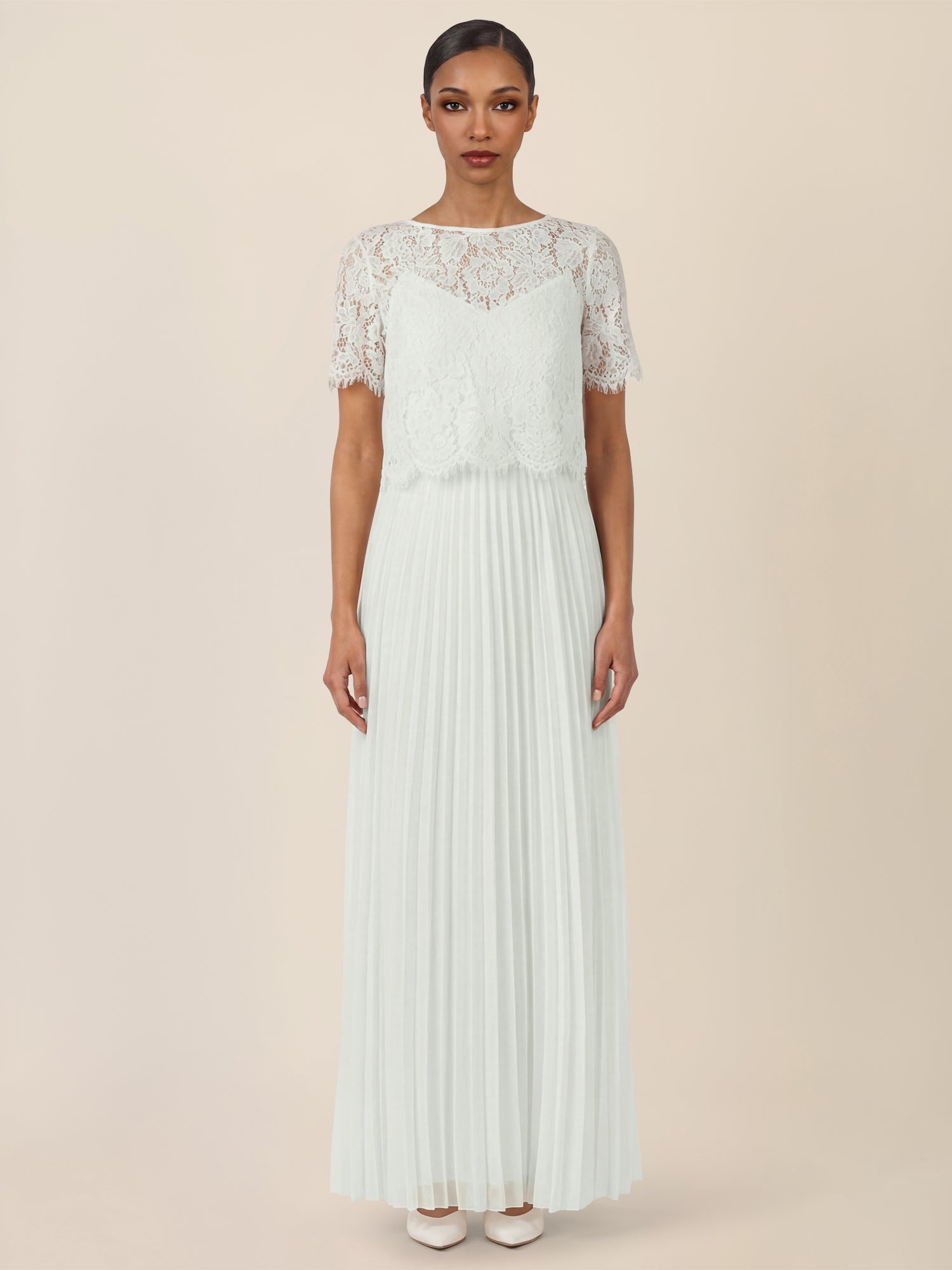 APART Elegantes Maxikleid mit Spitzenoberteil und Plisseerock | creme