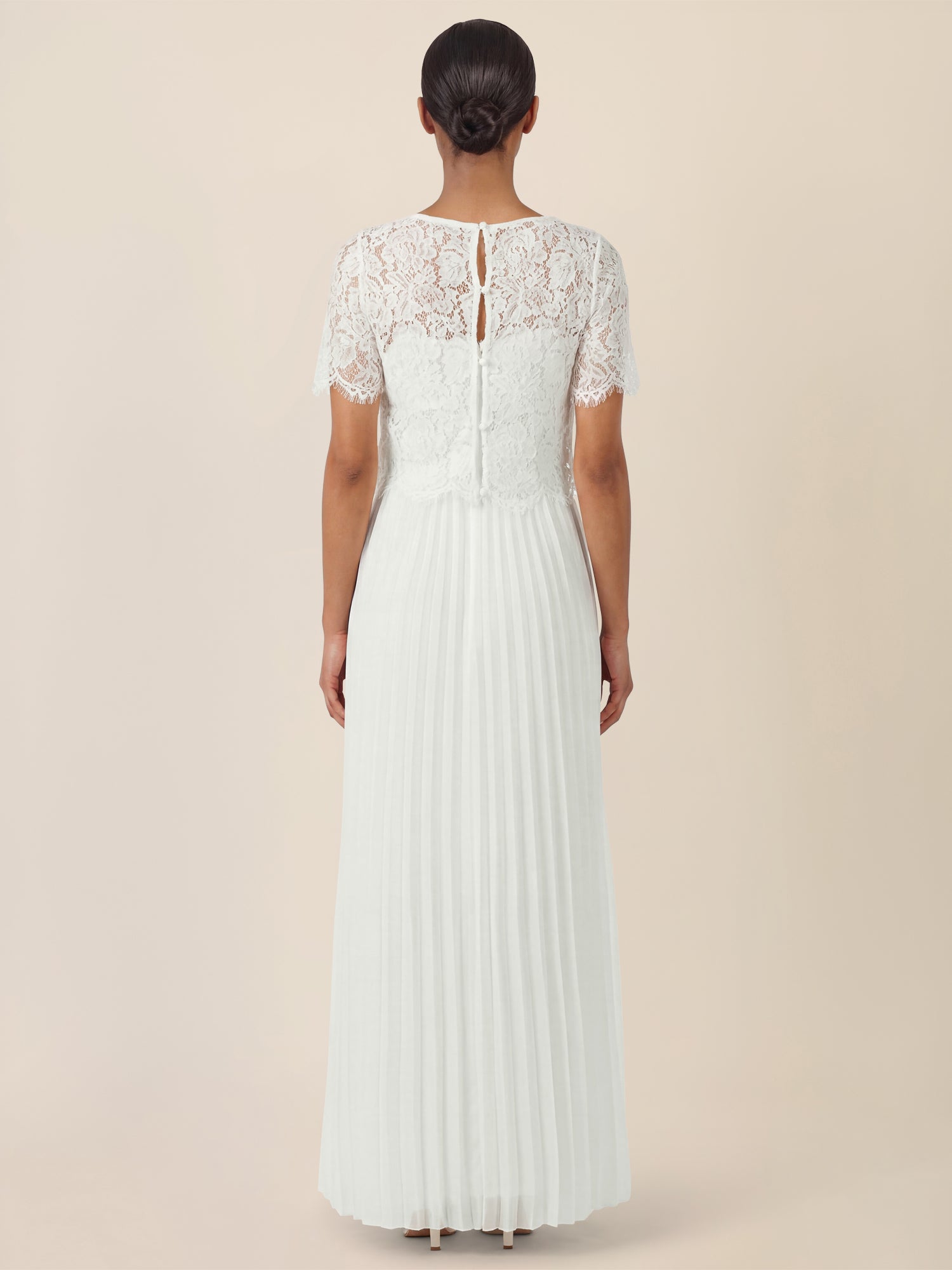 APART Elegantes Maxikleid mit Spitzenoberteil und Plisseerock | creme