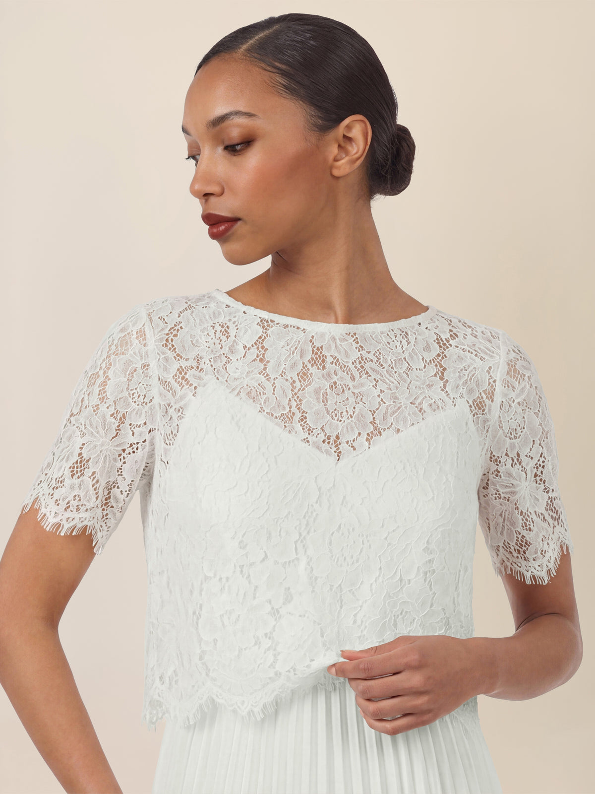 APART Elegantes Maxikleid mit Spitzenoberteil und Plisseerock | creme