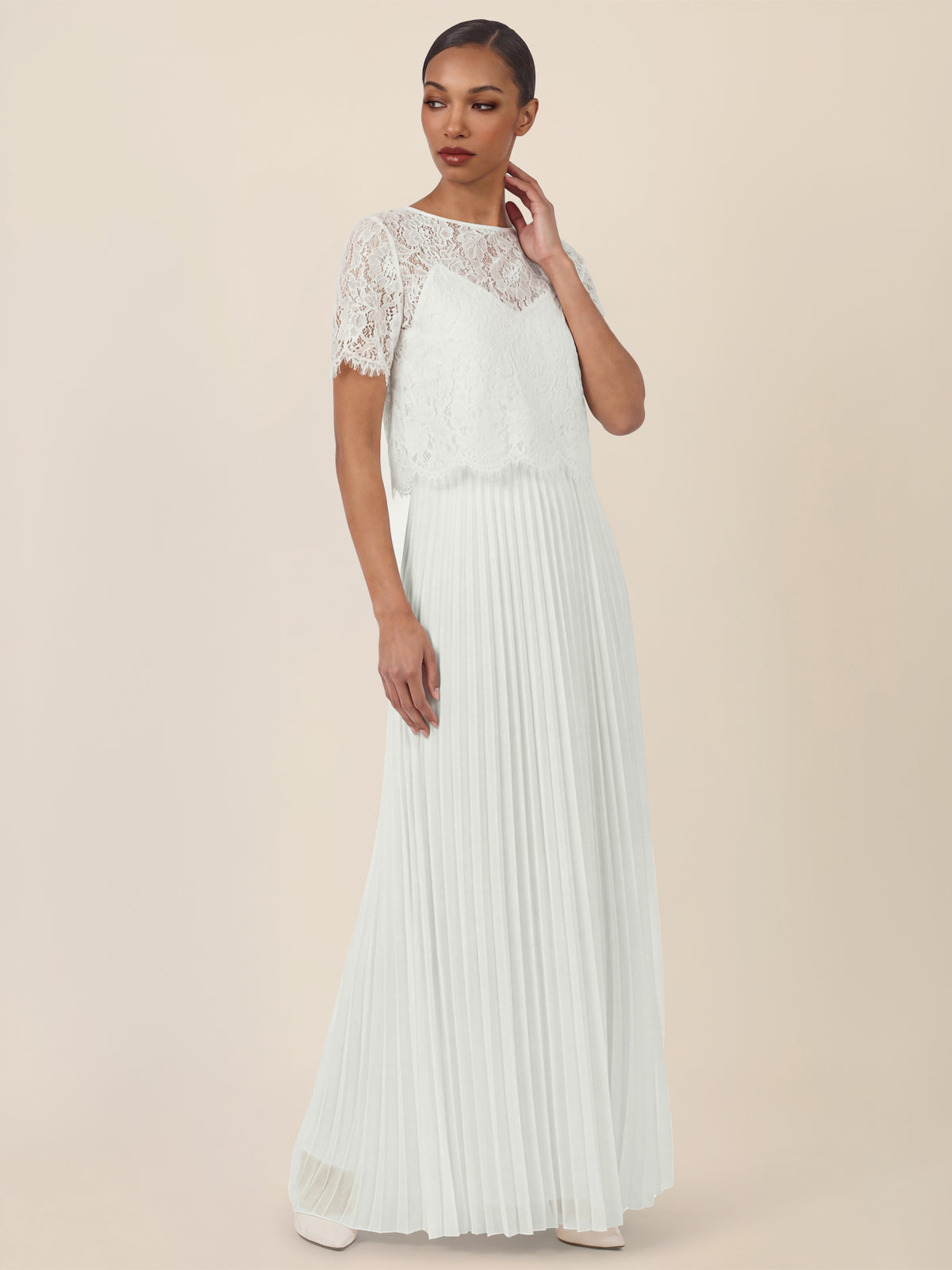 APART Elegantes Maxikleid mit Spitzenoberteil und Plisseerock | creme