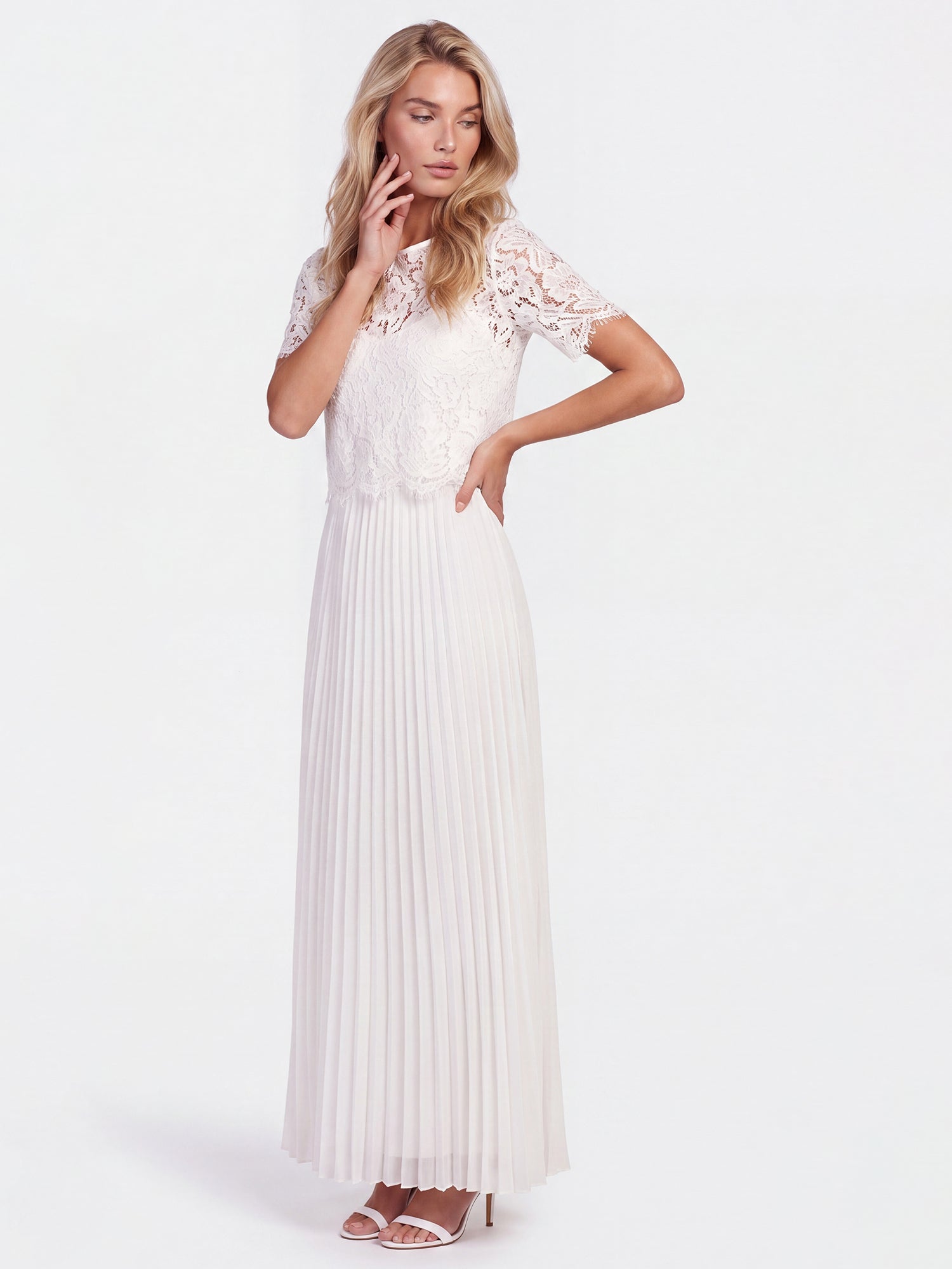 APART Elegantes Maxikleid mit Spitzenoberteil und Plisseerock | creme