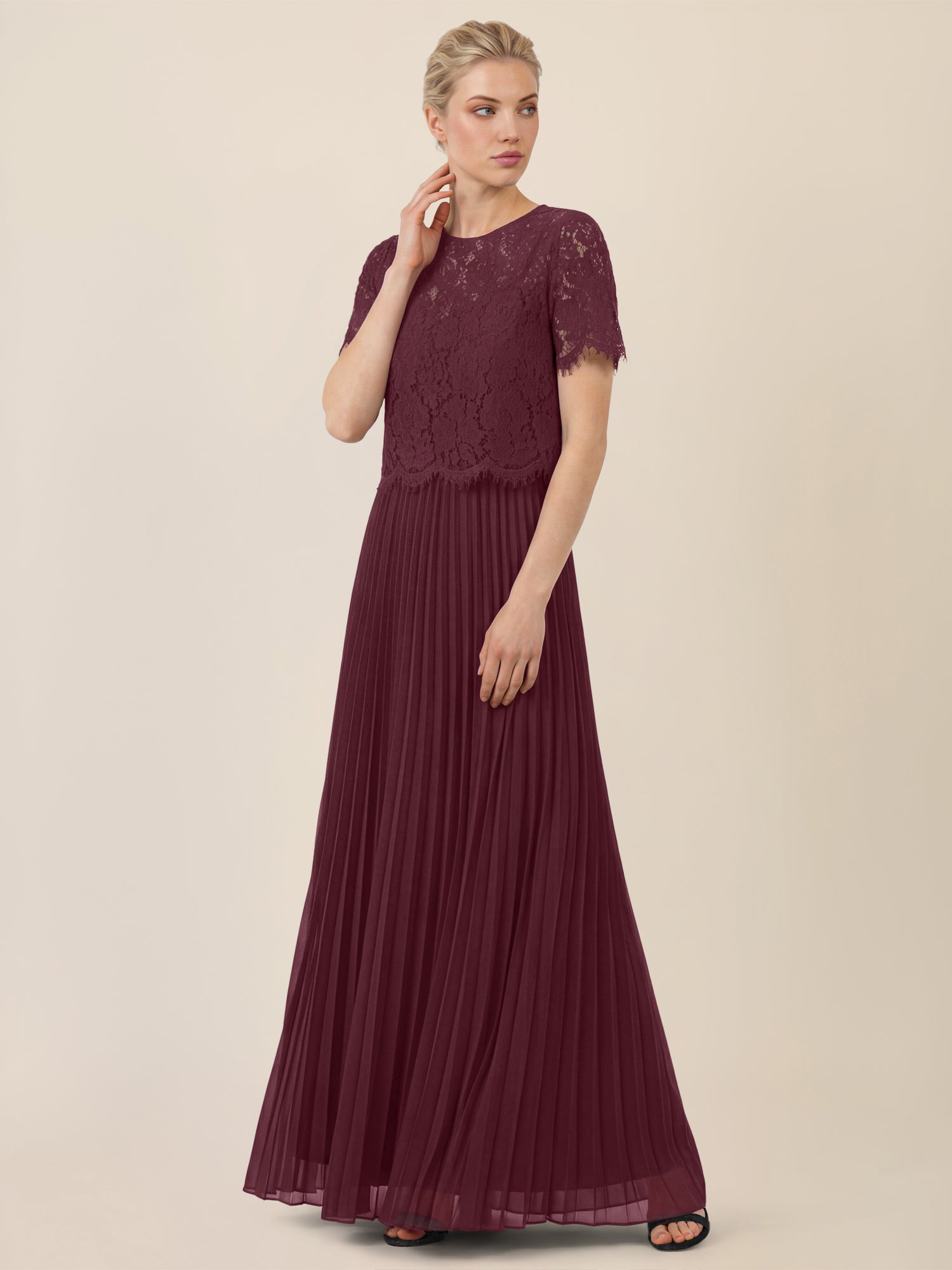 APART Elegantes Maxikleid mit Spitzenoberteil und Plisseerock | weinrot