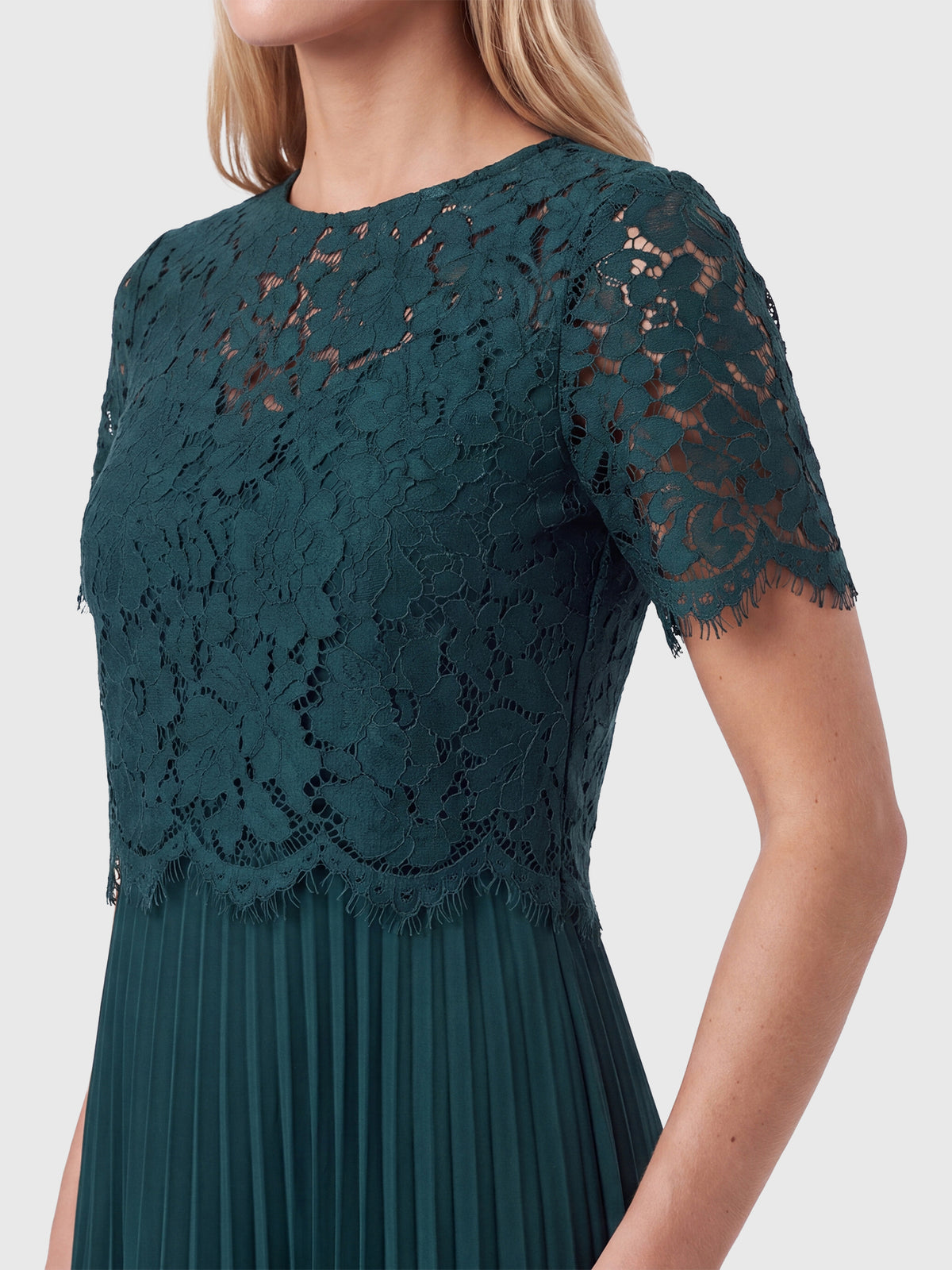 APART Elegantes Maxikleid mit Spitzenoberteil und Plisseerock | emerald