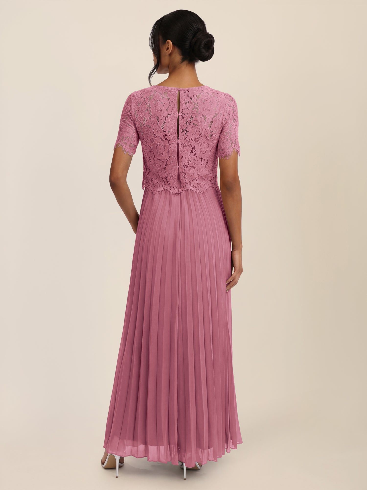 APART Elegantes Maxikleid mit Spitzenoberteil und Plisseerock | rosé