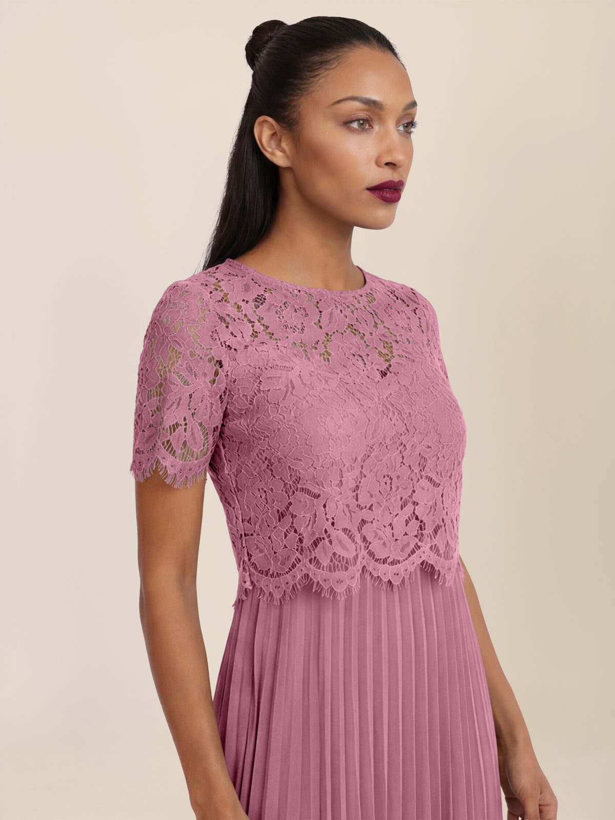 APART Elegantes Maxikleid mit Spitzenoberteil und Plisseerock | rosé