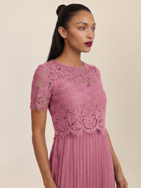 APART Elegantes Maxikleid mit Spitzenoberteil und Plisseerock | rosé