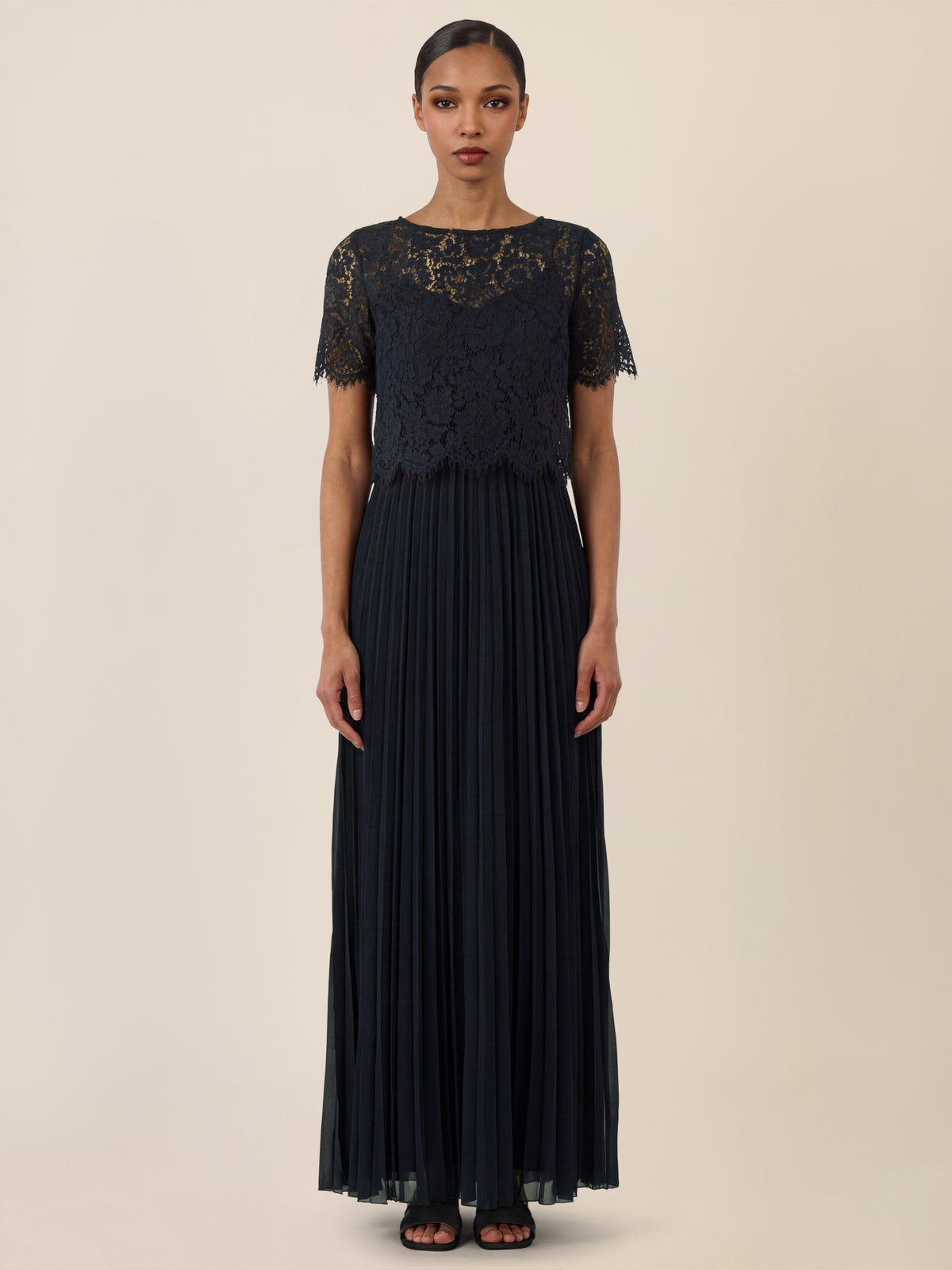 APART Elegantes Maxikleid mit Spitzenoberteil und Plisseerock | nachtblau