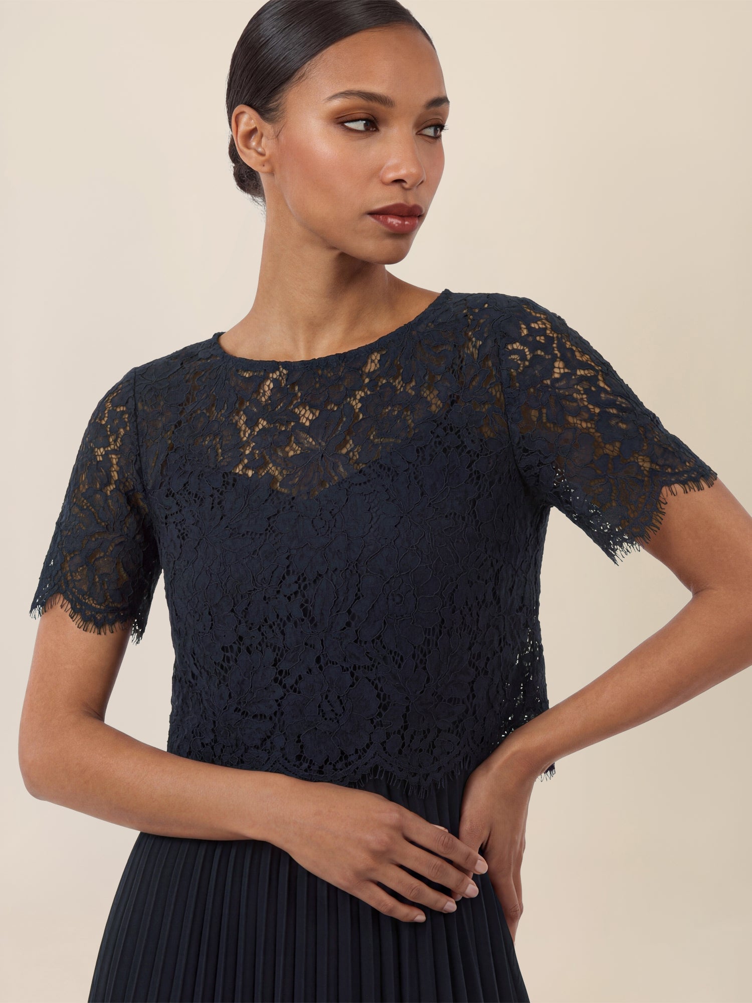 APART Elegantes Maxikleid mit Spitzenoberteil und Plisseerock | nachtblau