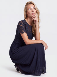 APART Elegantes Maxikleid mit Spitzenoberteil und Plisseerock | nachtblau