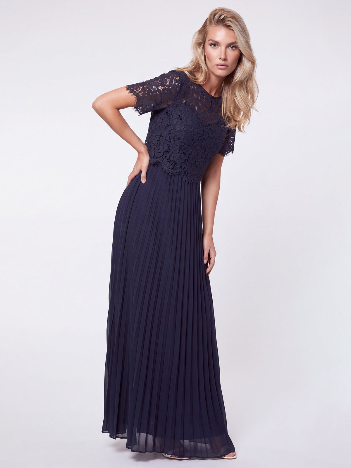 APART Elegantes Maxikleid mit Spitzenoberteil und Plisseerock | nachtblau