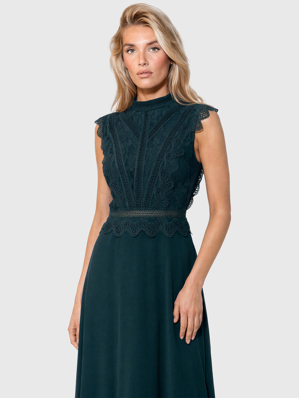 APART Maxikleid mit Häkelspitze und Stehkragen | emerald