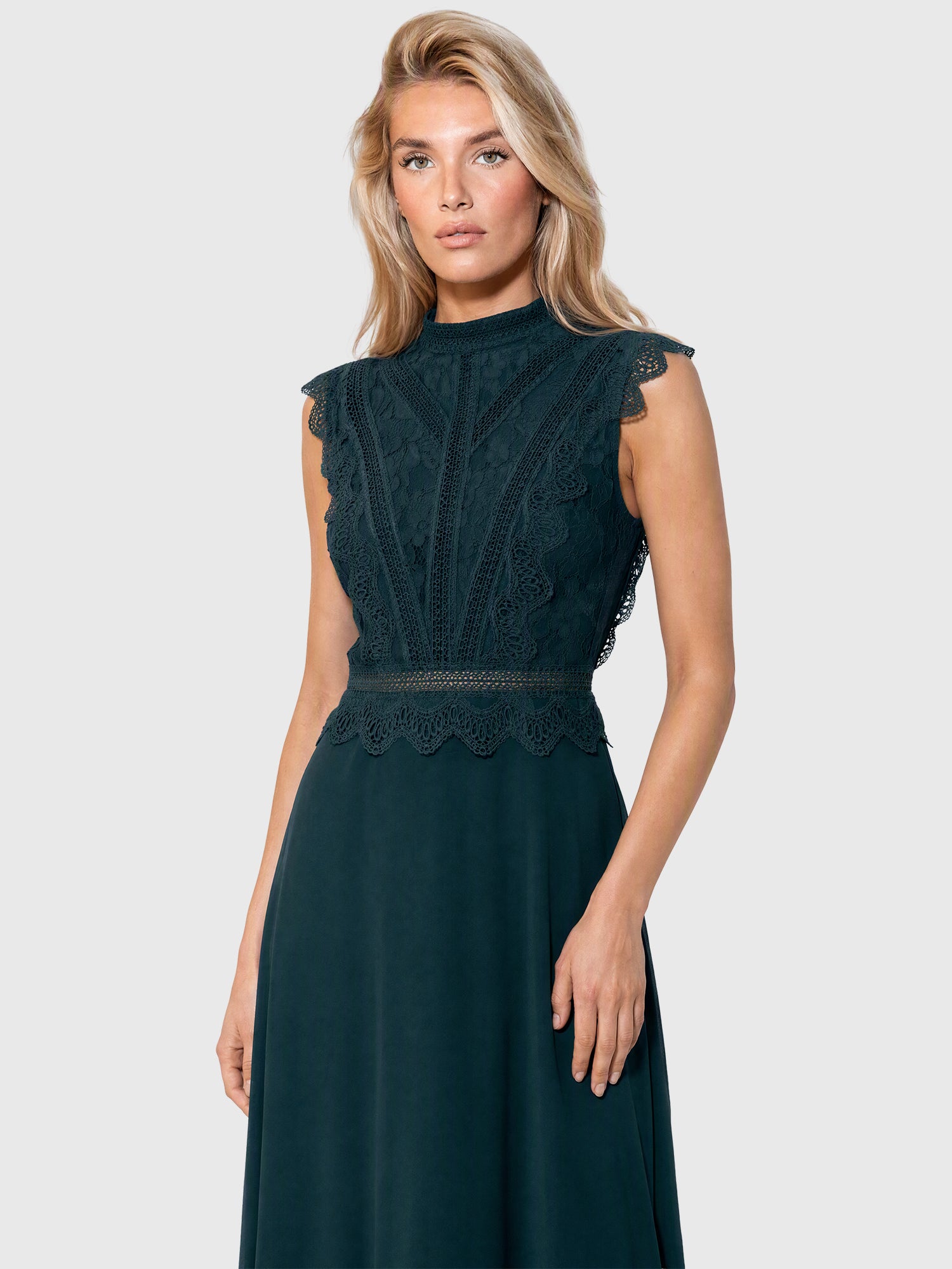 APART Maxikleid mit Häkelspitze und Stehkragen | emerald