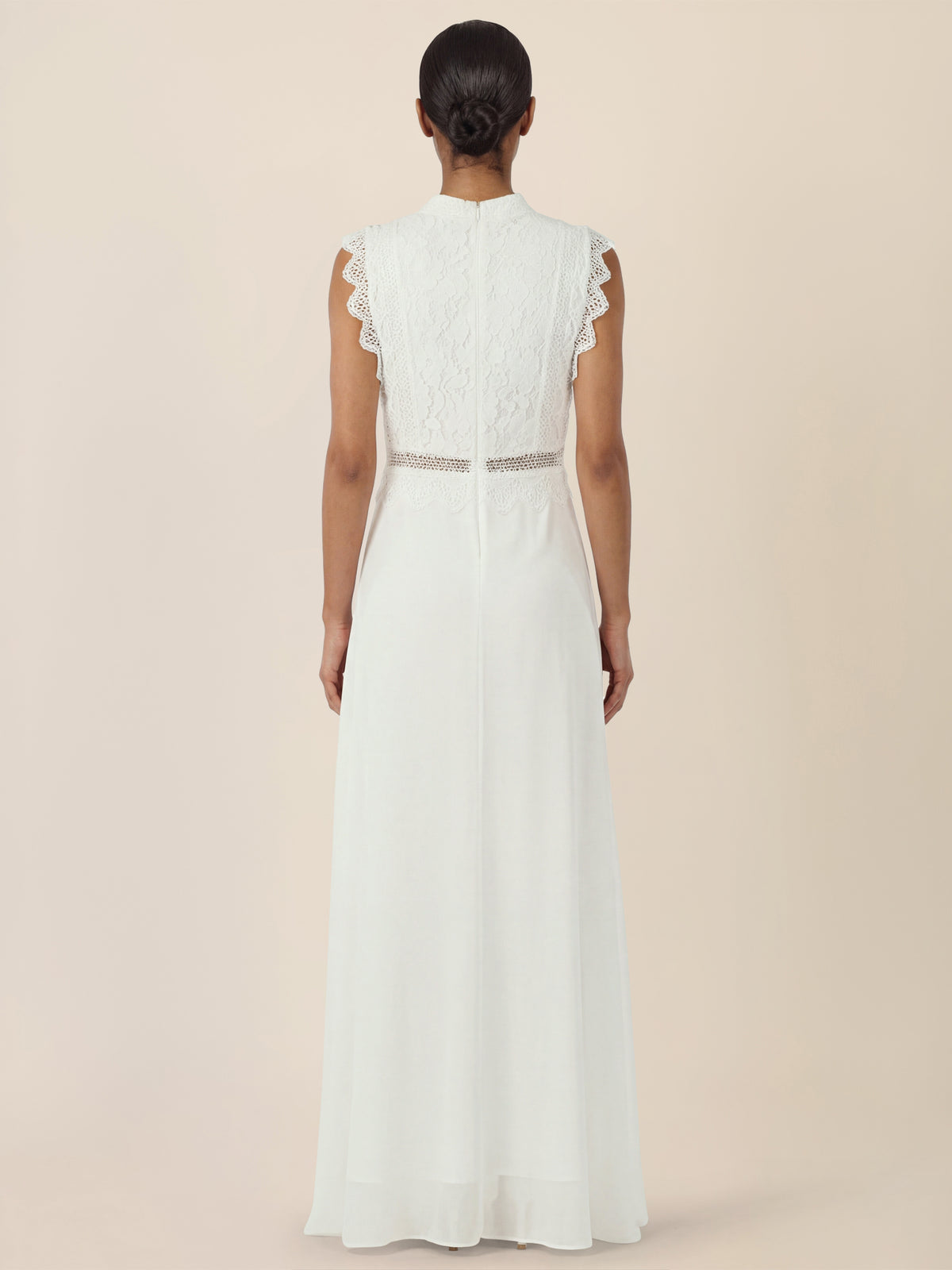 APART Maxikleid mit Häkelspitze und Stehkragen | creme