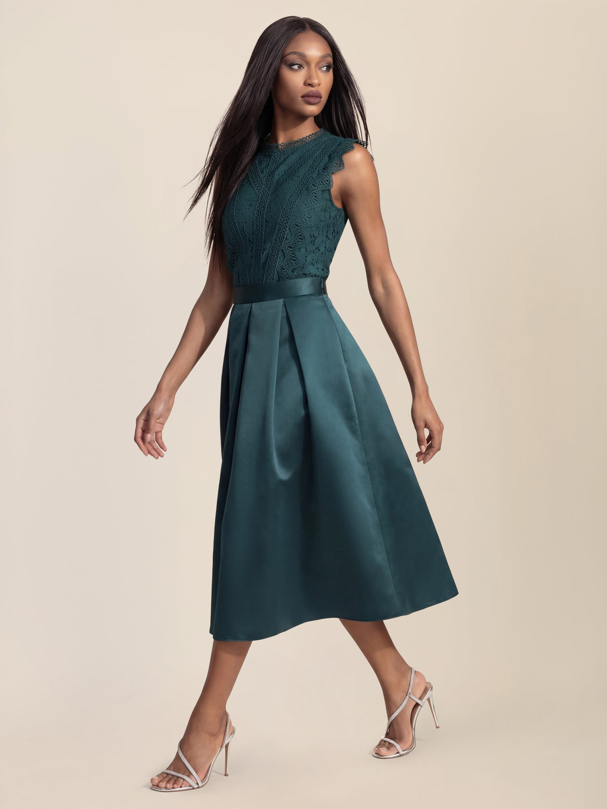 APART Spitzentop mit Rüschen und Häkeldetails | emerald