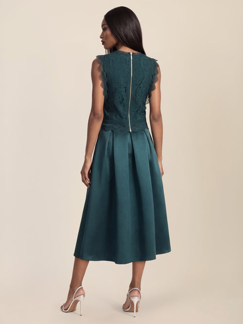 APART Spitzentop mit Rüschen und Häkeldetails | emerald image 1