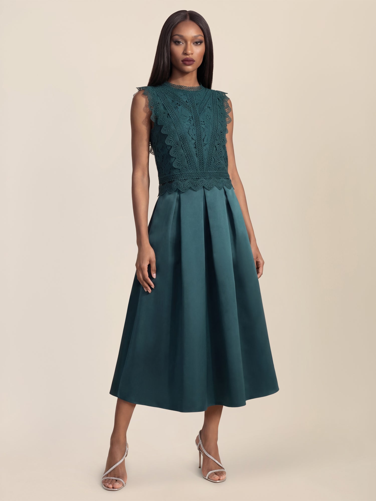 APART Spitzentop mit Rüschen und Häkeldetails | emerald