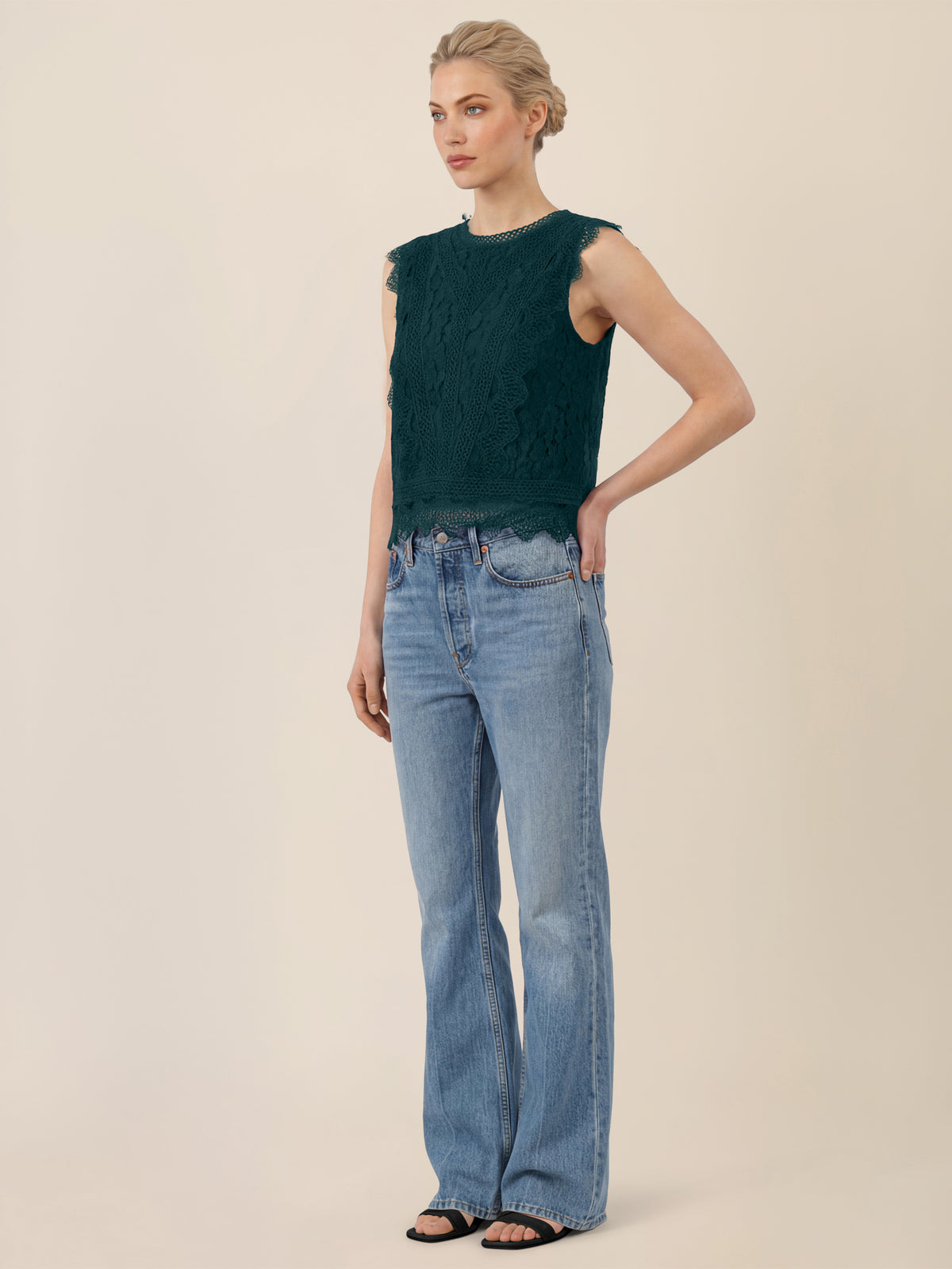 APART Spitzentop mit Rüschen und Häkeldetails | emerald