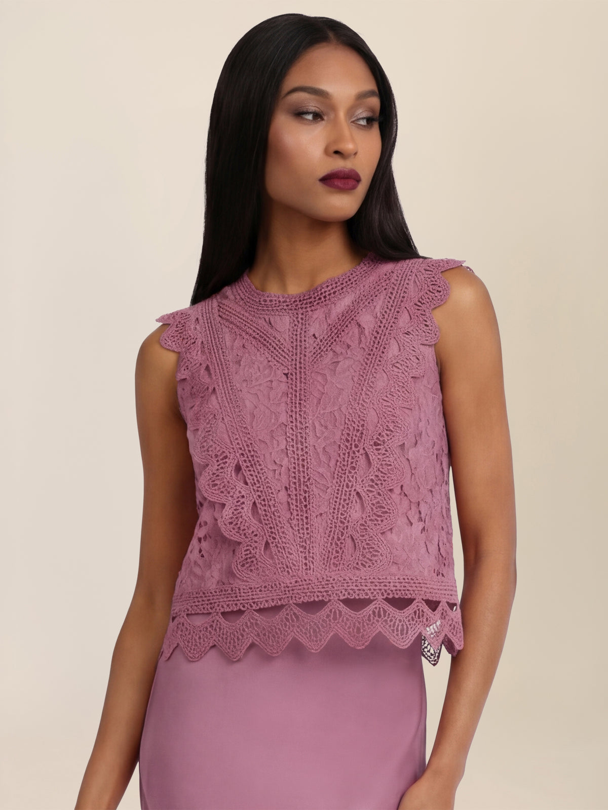 APART Spitzentop mit Rüschen und Häkeldetails | rosé