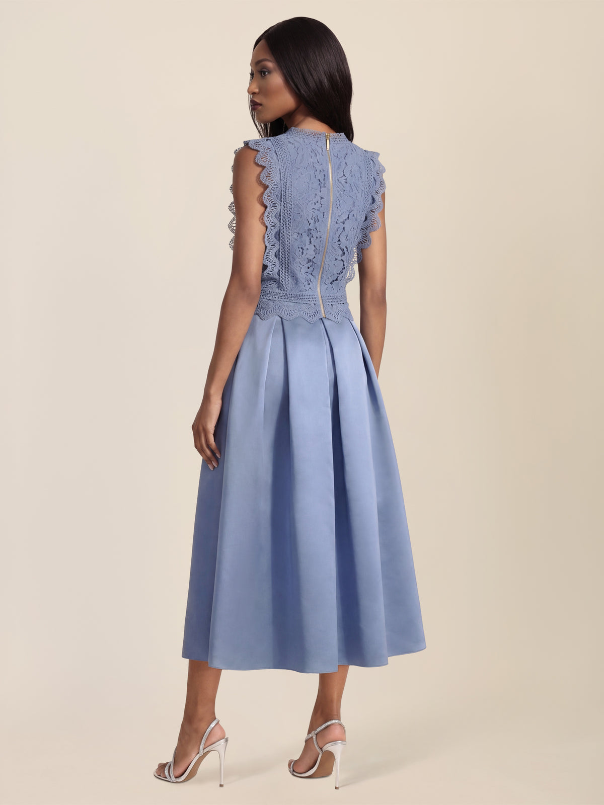 APART Spitzentop mit Rüschen und Häkeldetails | rauchblau